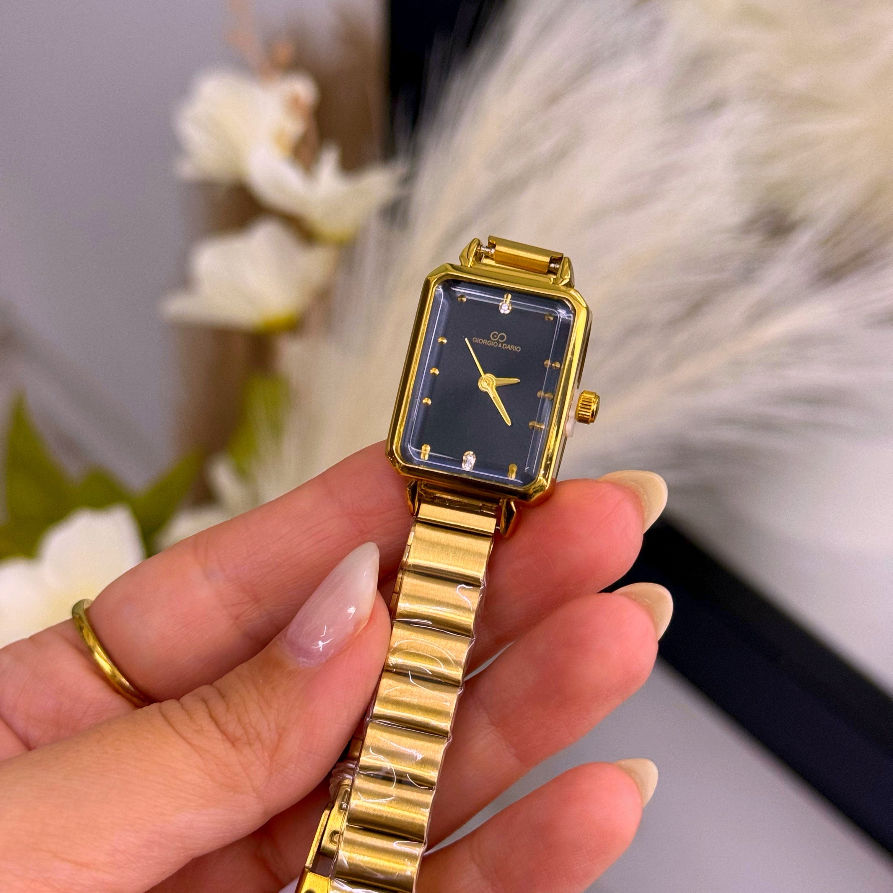 Relógio analógico dourado com mostrador retangular | Preto