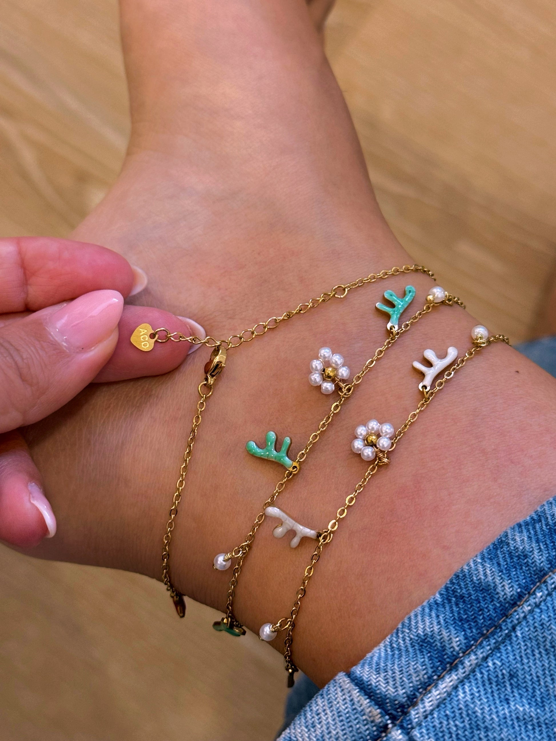 Pulseira de pé com flores e corais | 3 cores
