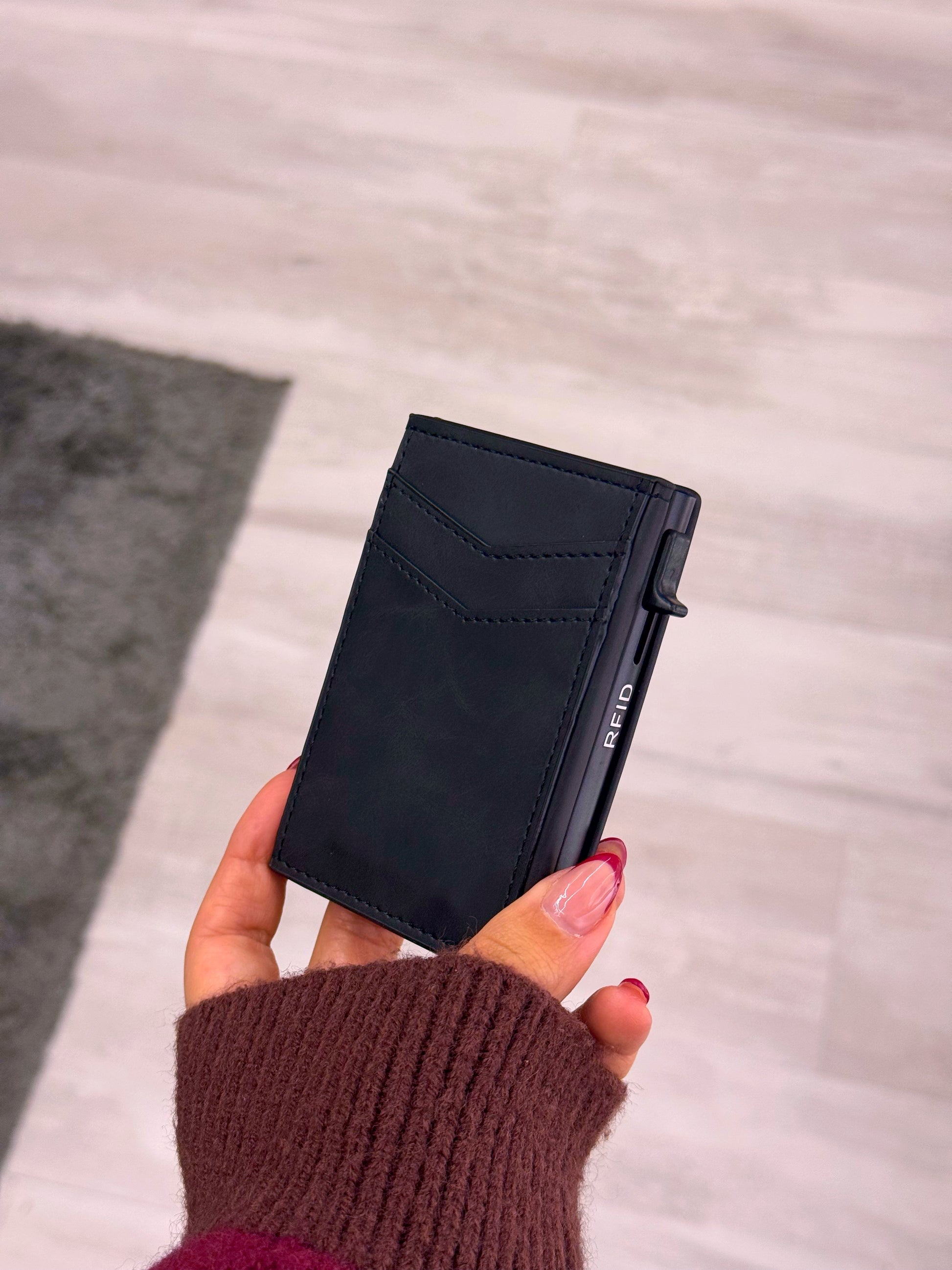 Porta cartões com fecho para moedas | Preto