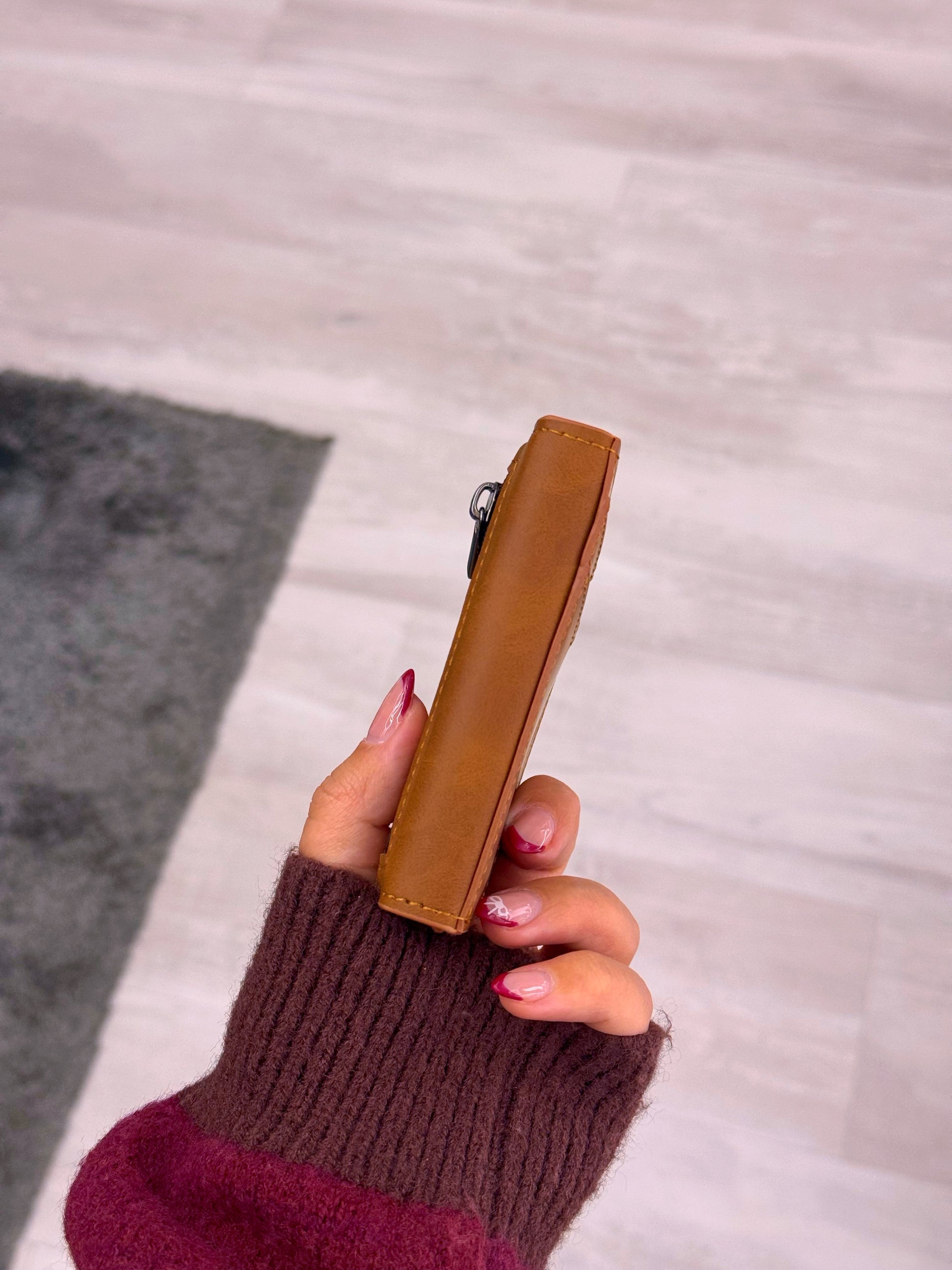 Porta cartões com fecho para moedas | Castanho claro