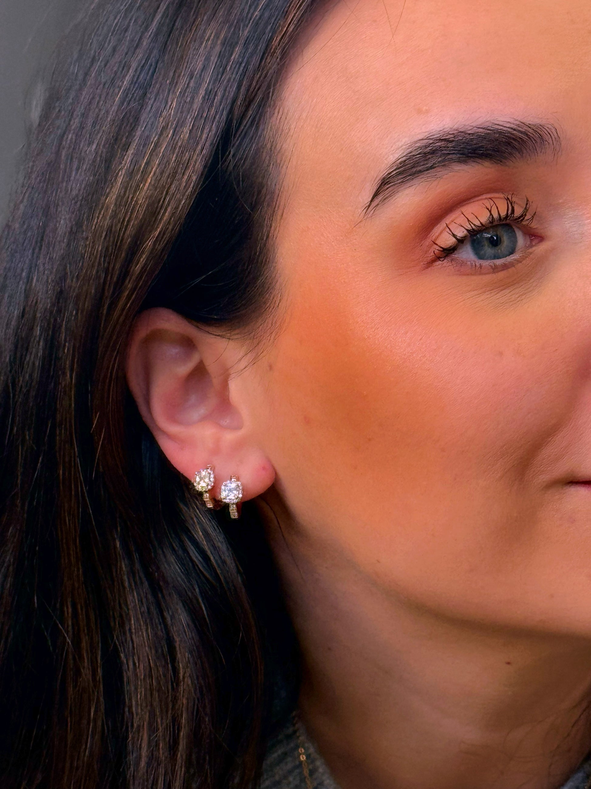 Argolinhas com brilhantes e pedra quadrada | Rose Gold