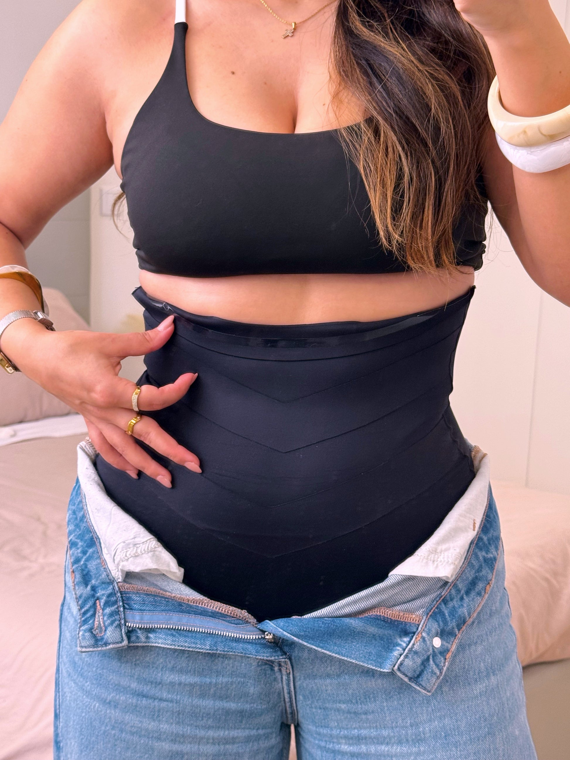 Cinta modeladora de cintura alta com banda de silicone | S, M e L • 2 cores