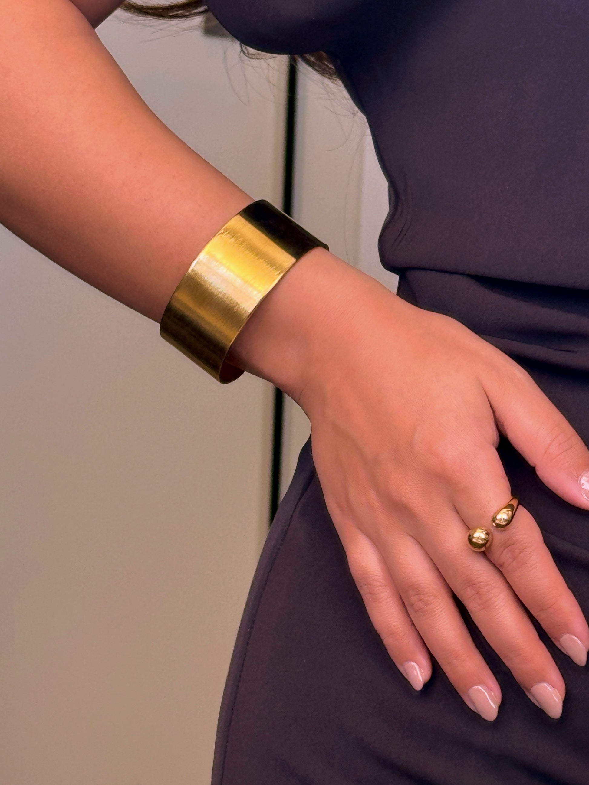 Pulseira rígida larga e lisa | Dourado