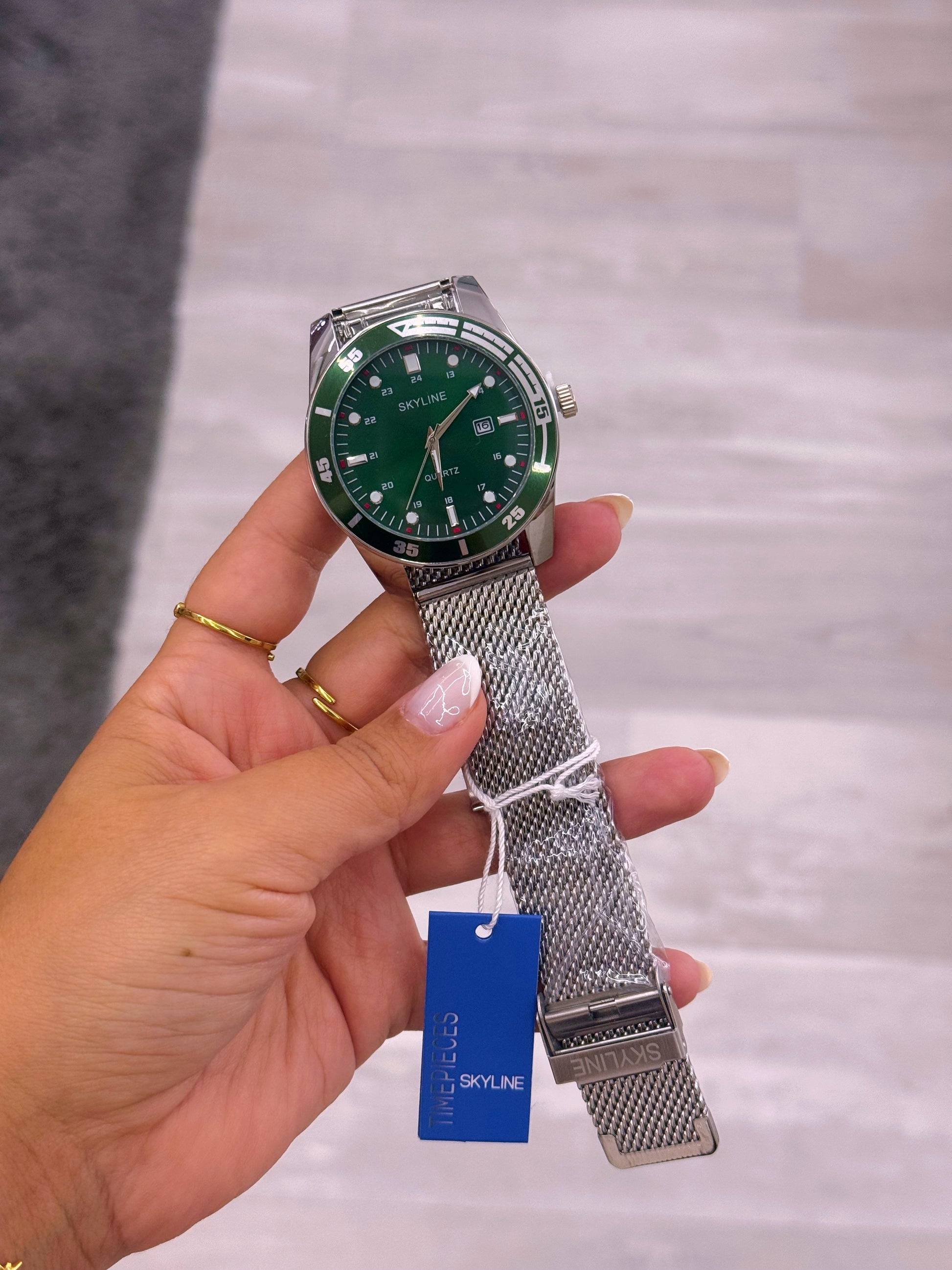 Relógio Analógico Skyline | Prateado com mostrador verde