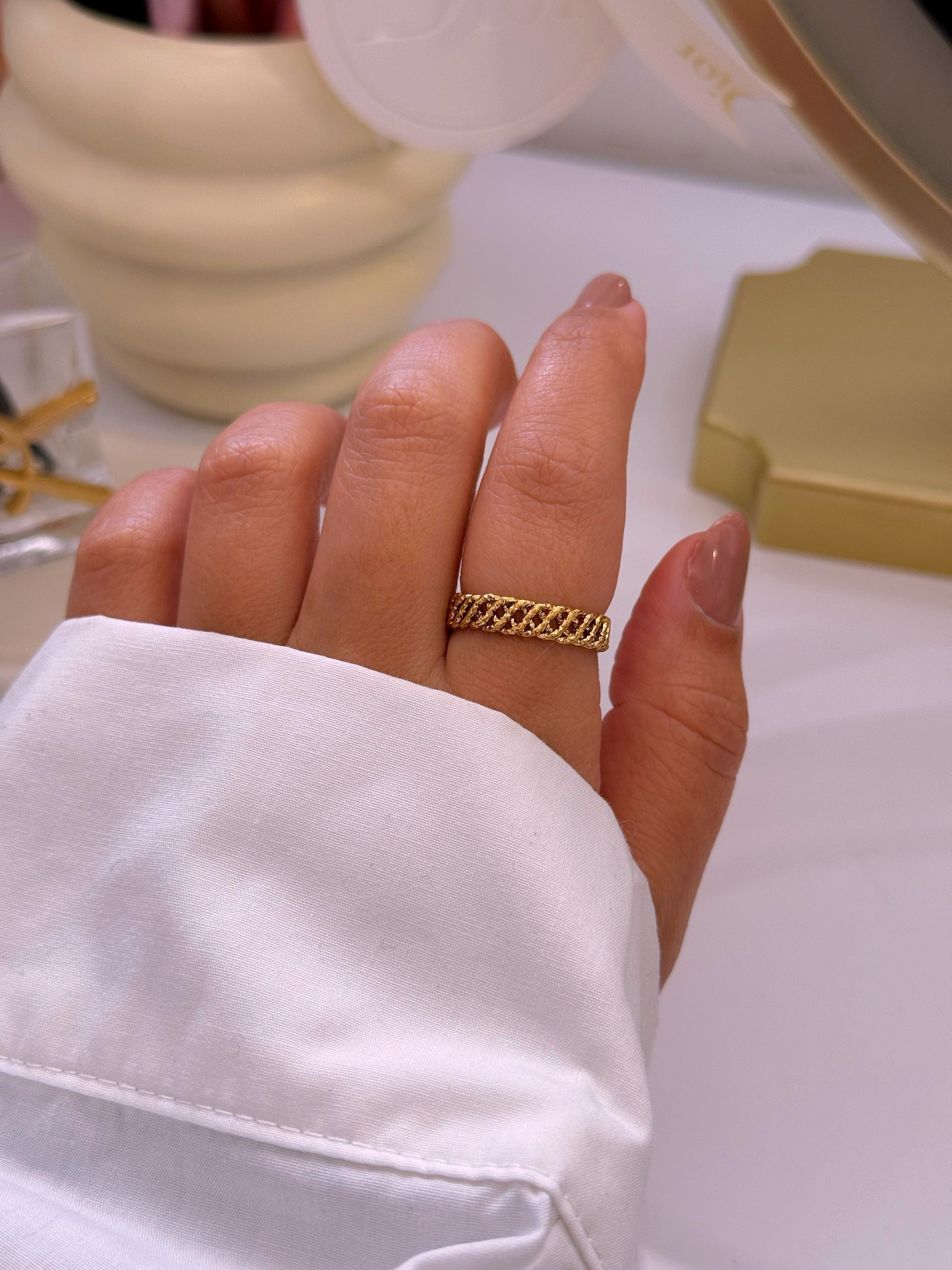 Anel ajustável com efeito entrelaçado | Dourado