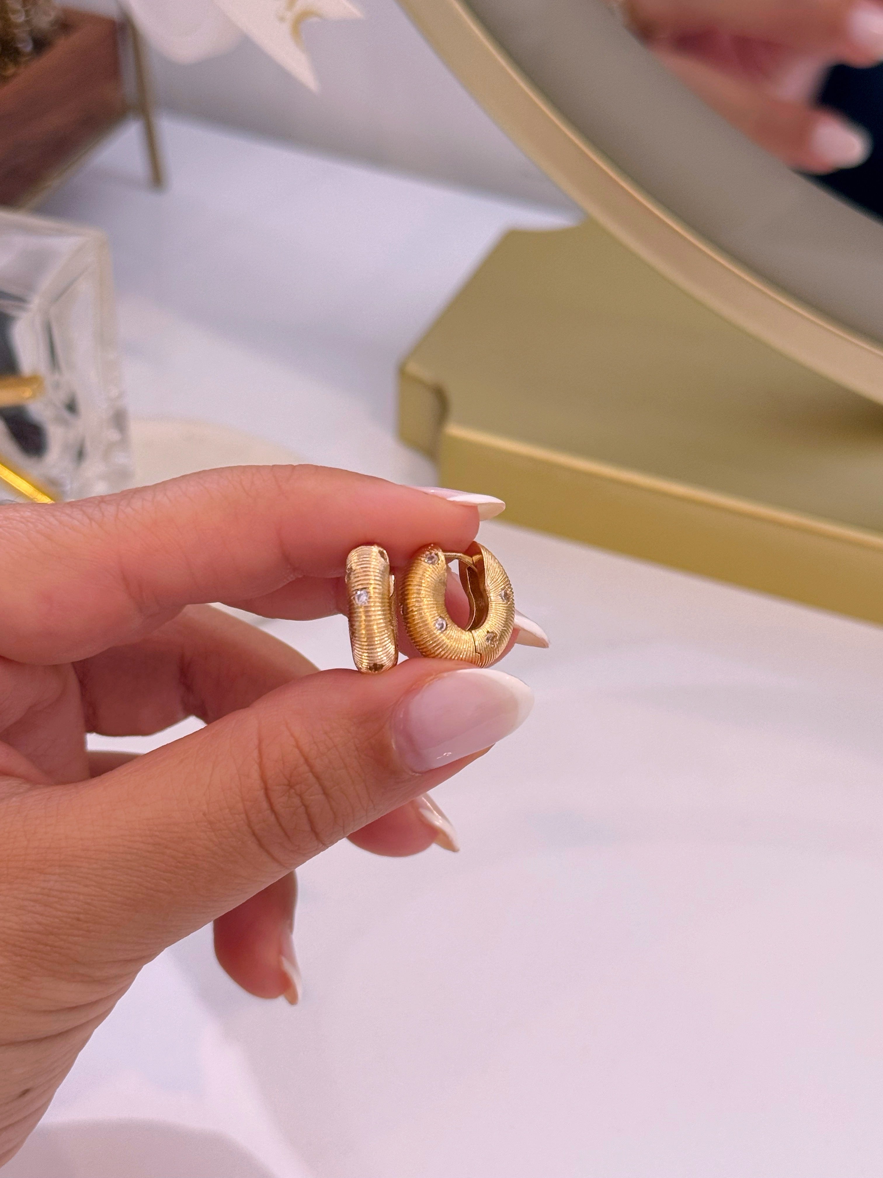 Argolas efeito texturizado e brilhantes | Dourado