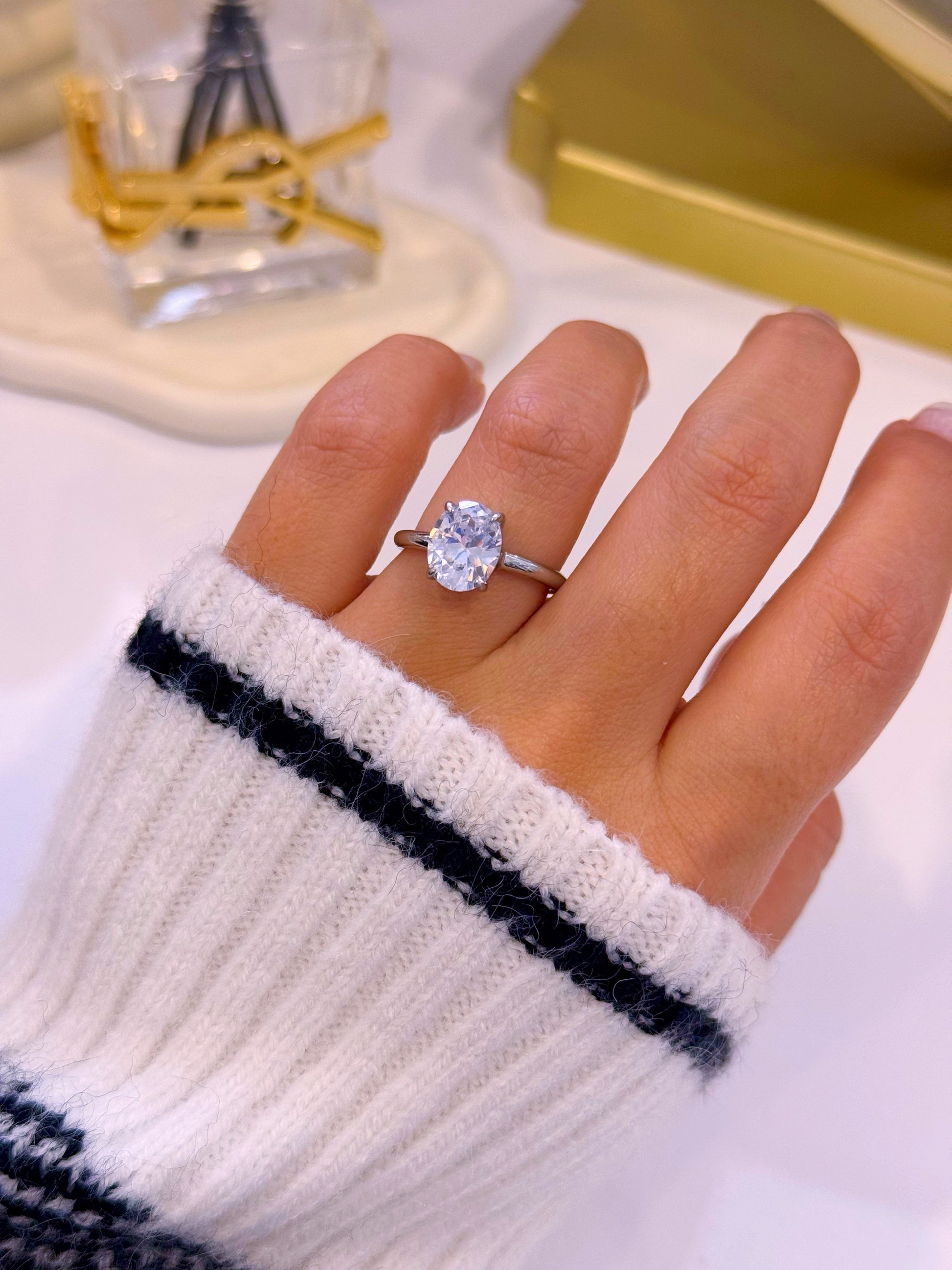 Anel ajustável liso solitário • pedra oval | 2 Cores