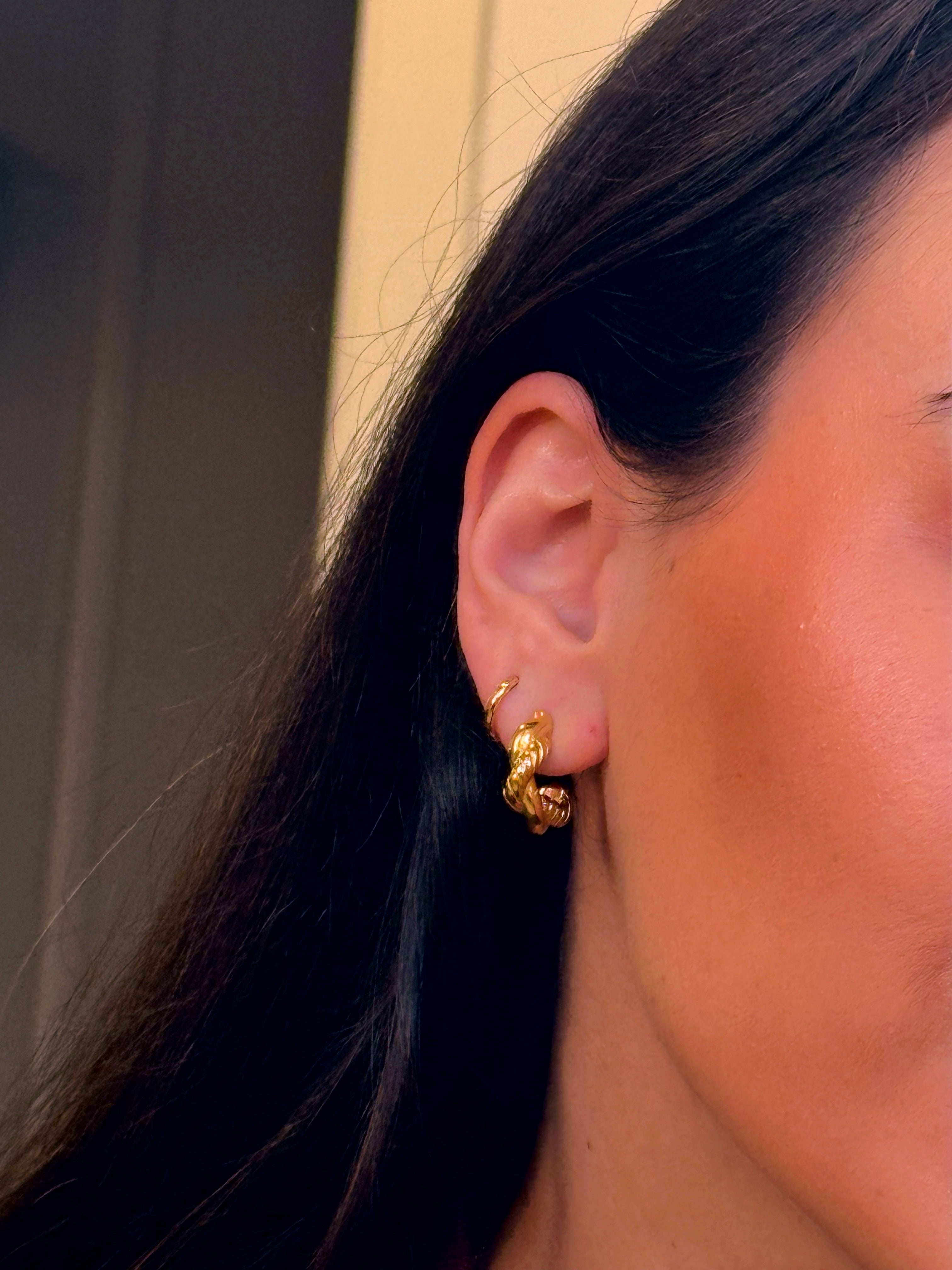 Argolas médias efeito torcido e relevos | 2 Cores