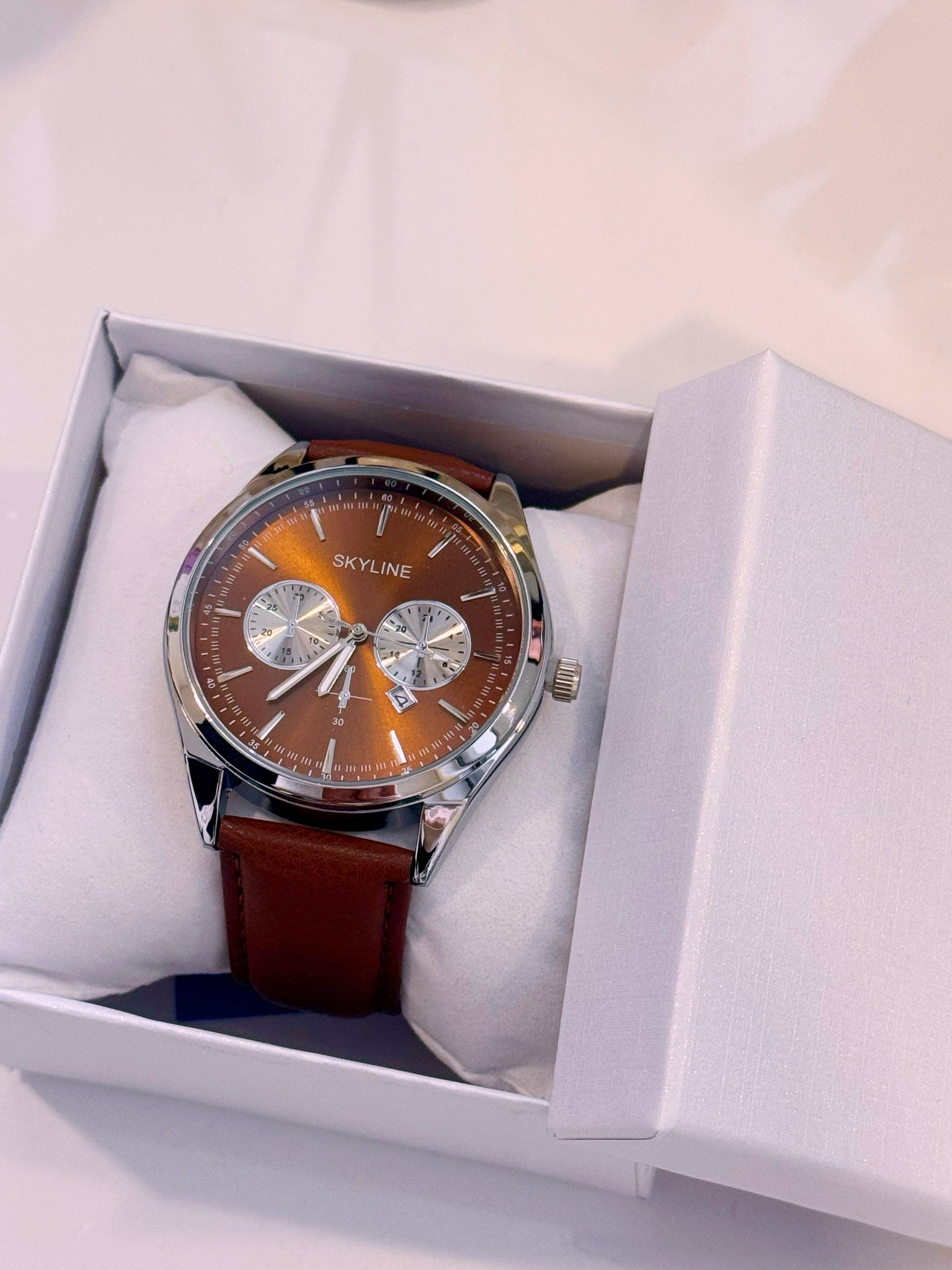 Relógio Analógico em pele | Camel com mostrador prateado