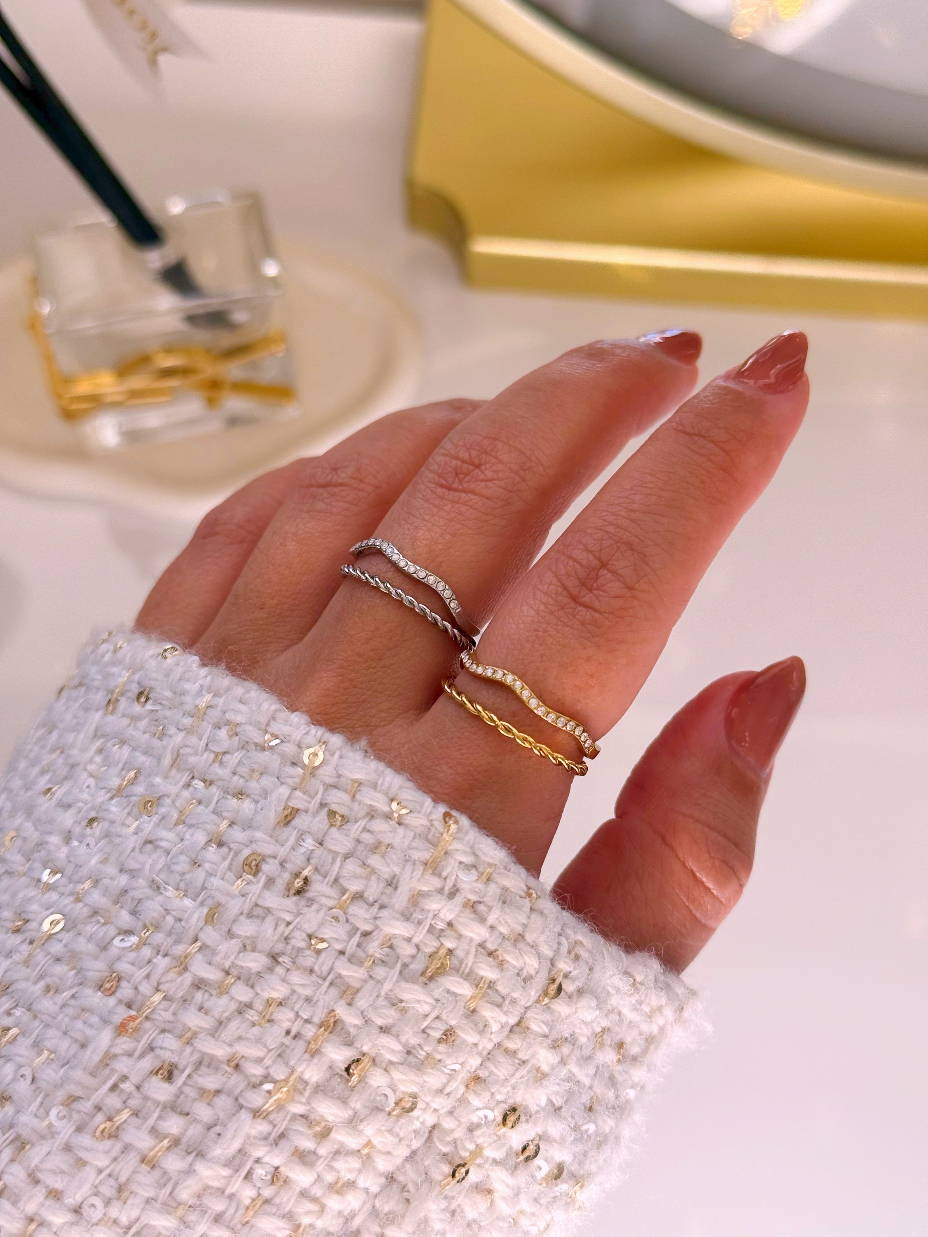 Anel ajustável duplo com efeito torcido e brilhantes | 2 cores