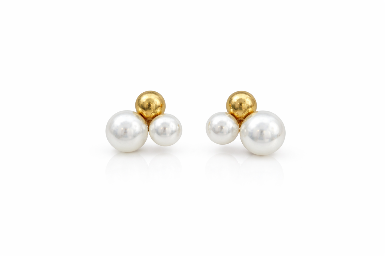 Brincos minimalistas • bolinha e pérolas | Dourado