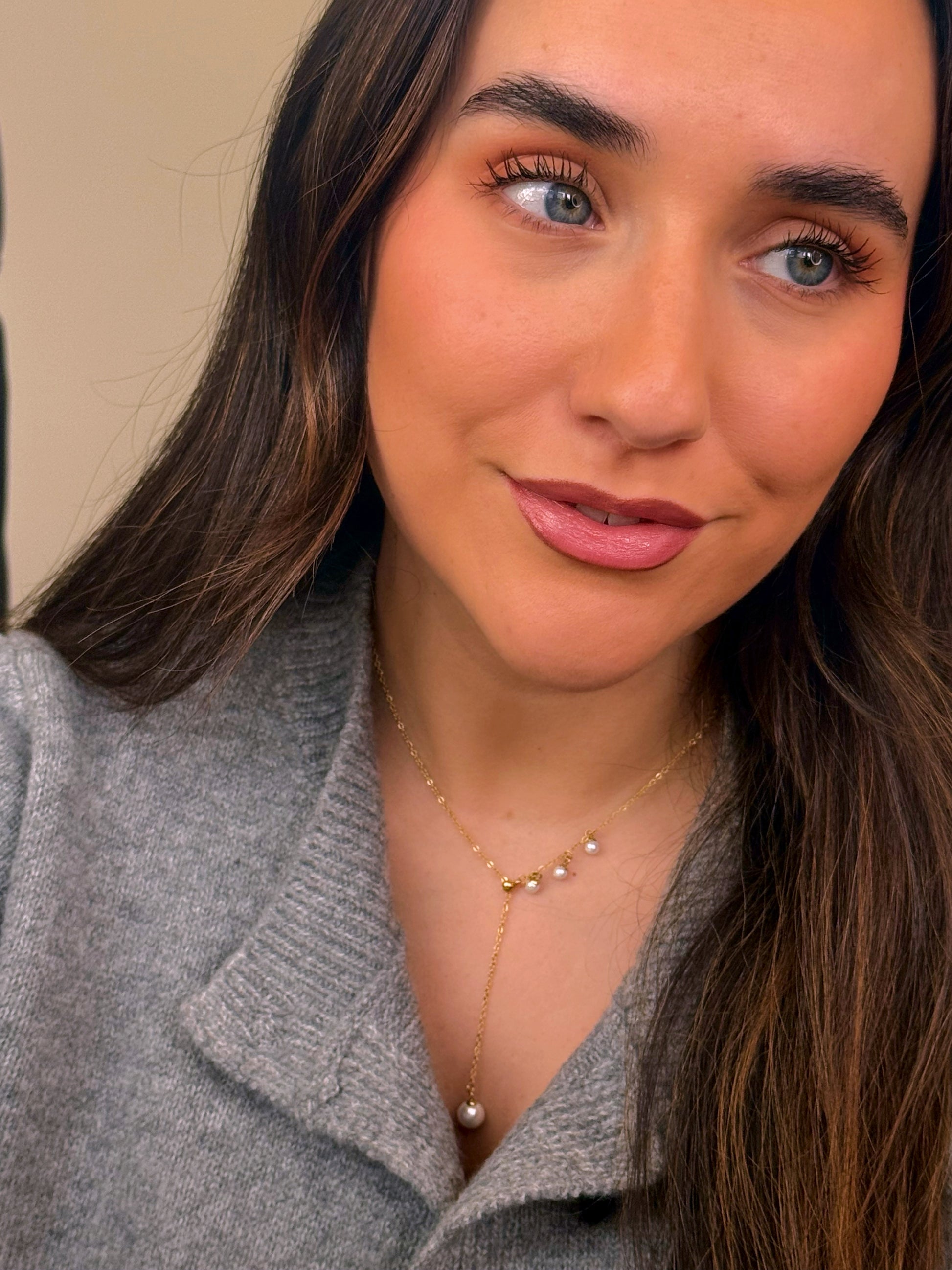 Colar malha fininha com pérolas e pendente | Dourado