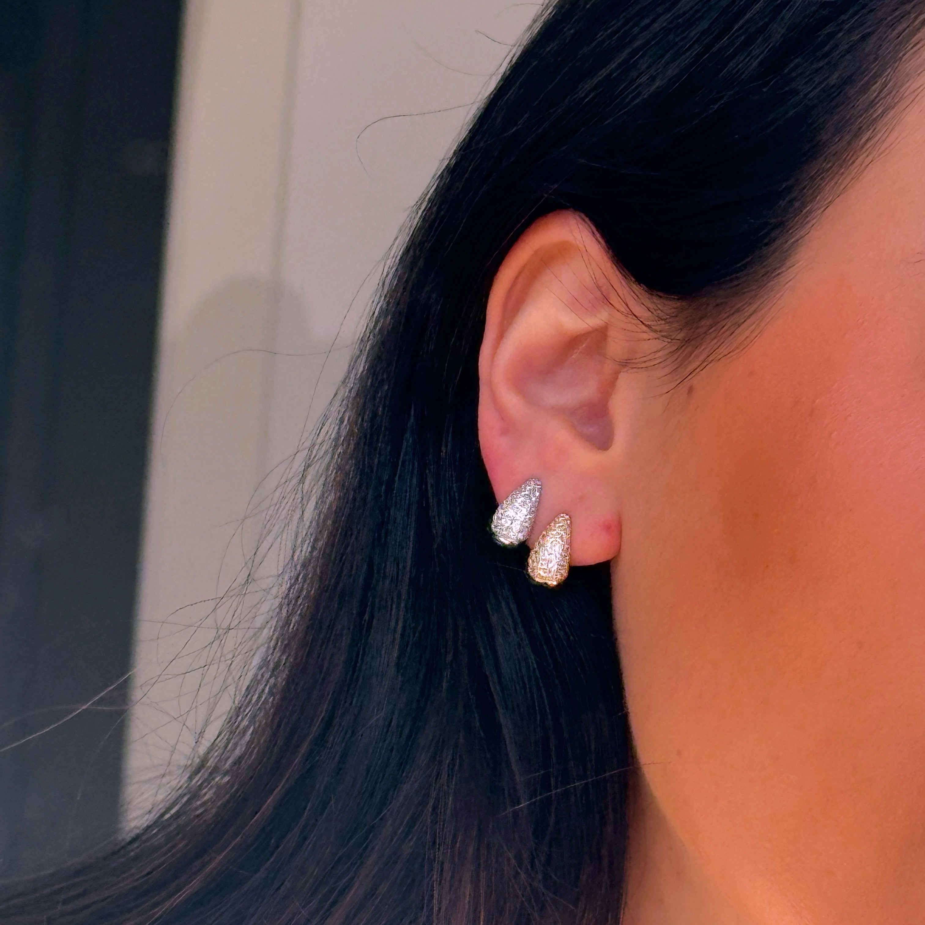 Mini brincos gota com brilhantes | 2 Cores