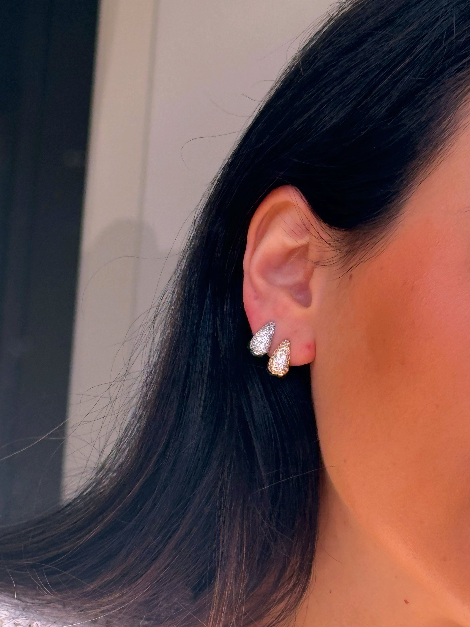 Mini brincos gota com brilhantes | 2 Cores