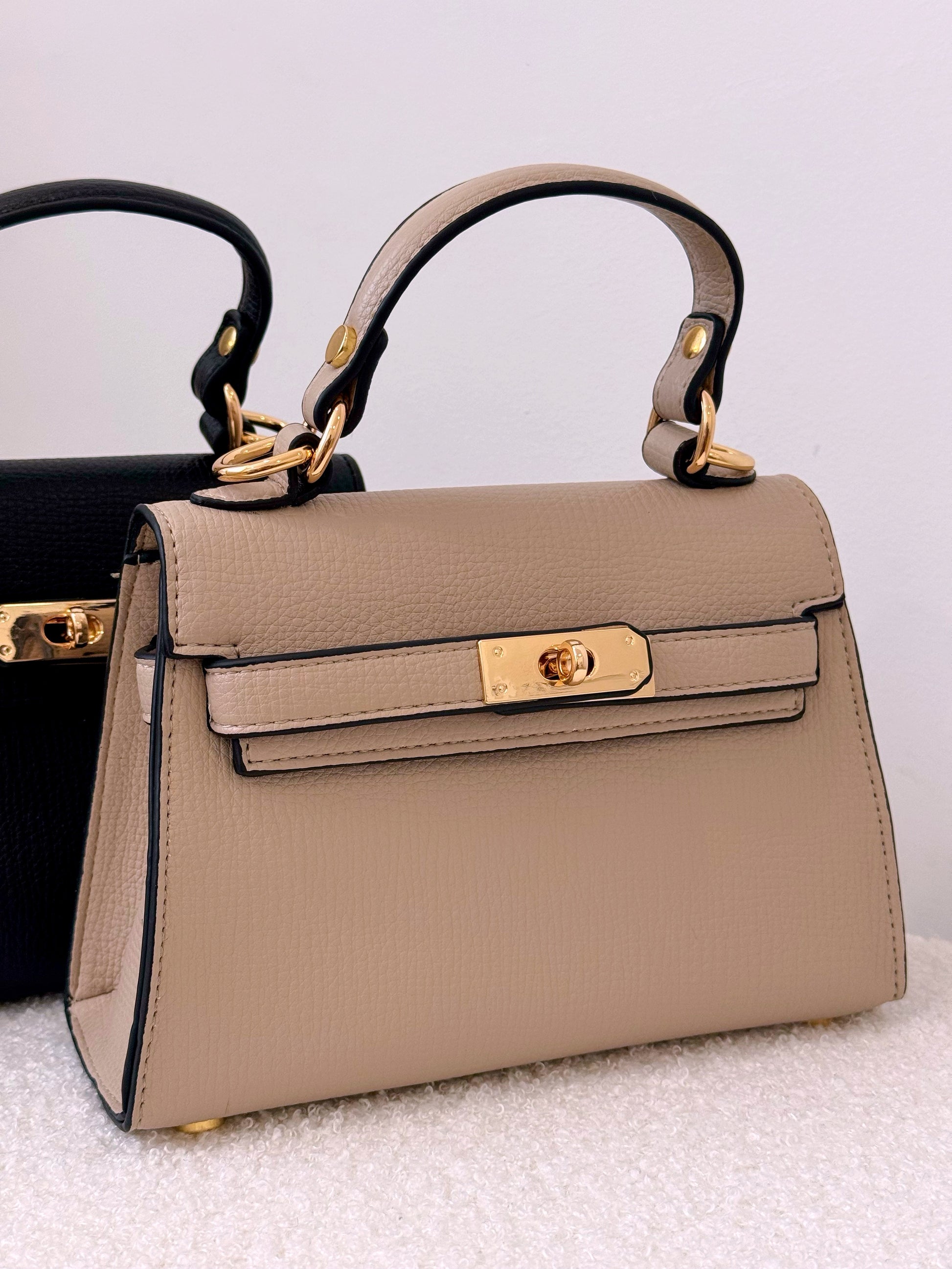 Mala de mão elegante com pormenores dourados | 3 Cores