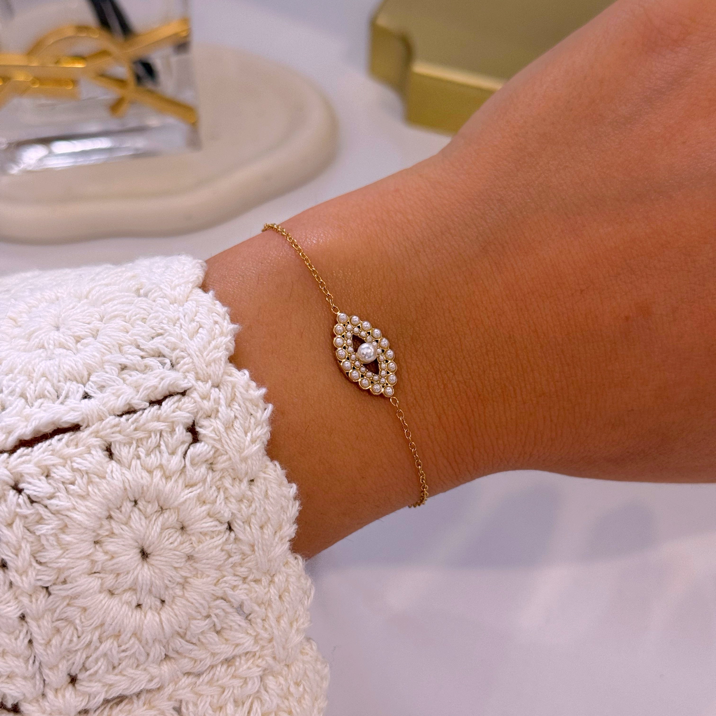 Pulseira olho grego preenchida com pérolas | Dourado