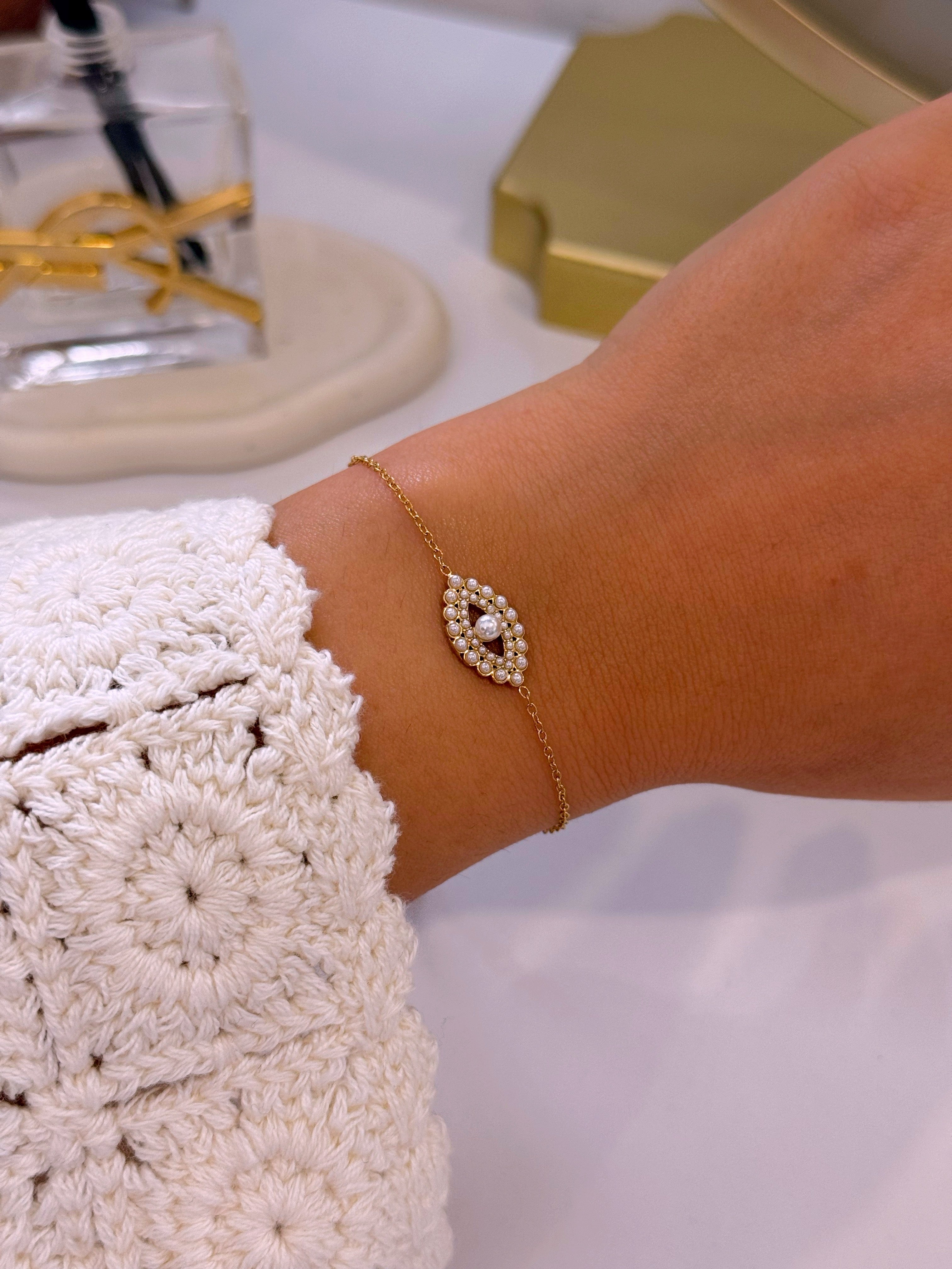 Pulseira olho grego preenchida com pérolas | Dourado