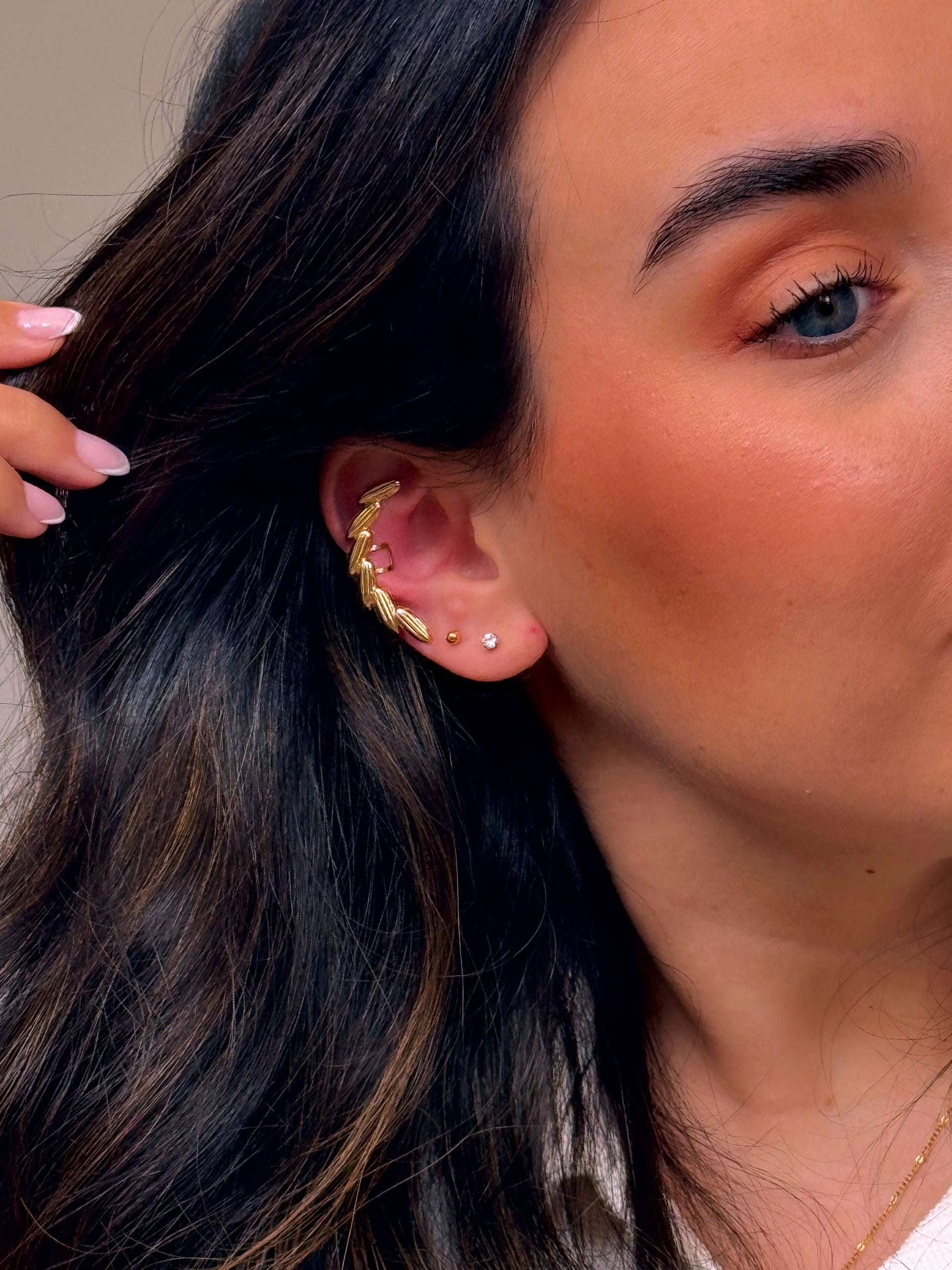 Earcuff ajustável • efeito espiga com relevos | Dourado - aço inoxidável