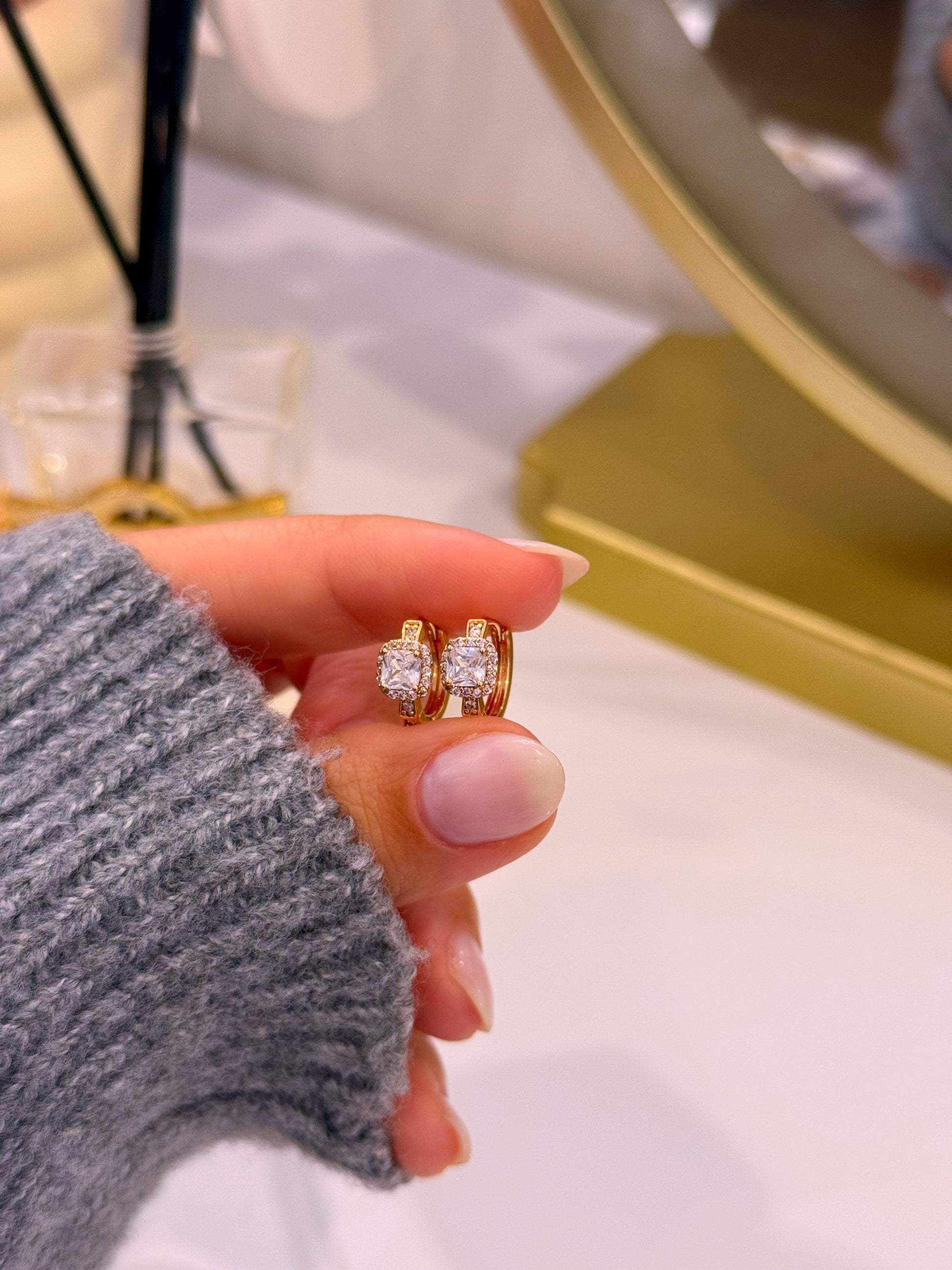 Argolinhas com brilhantes e pedra quadrada | Rose Gold