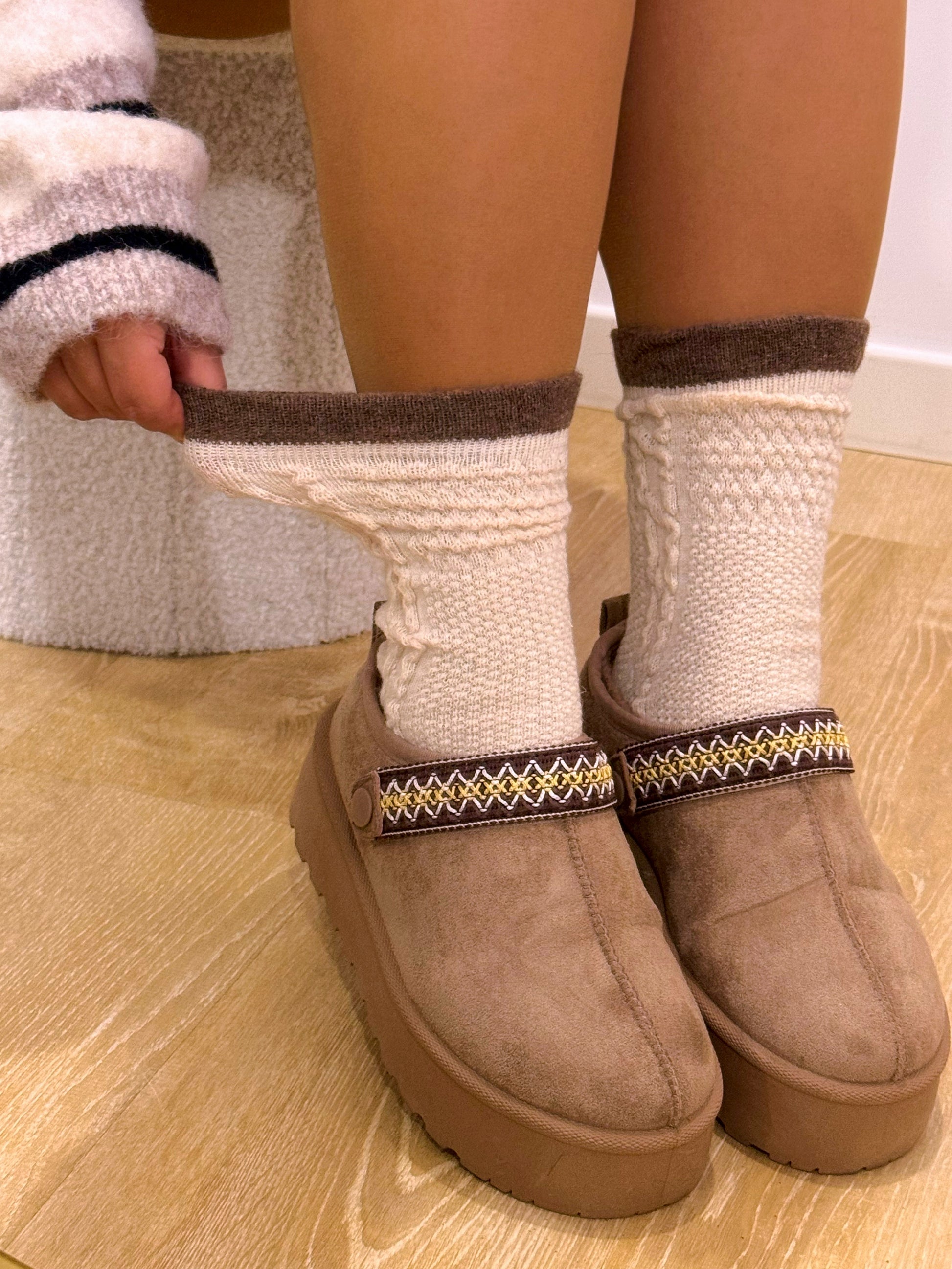 Meias de malha com folho • em lã e caxemira | 4 cores