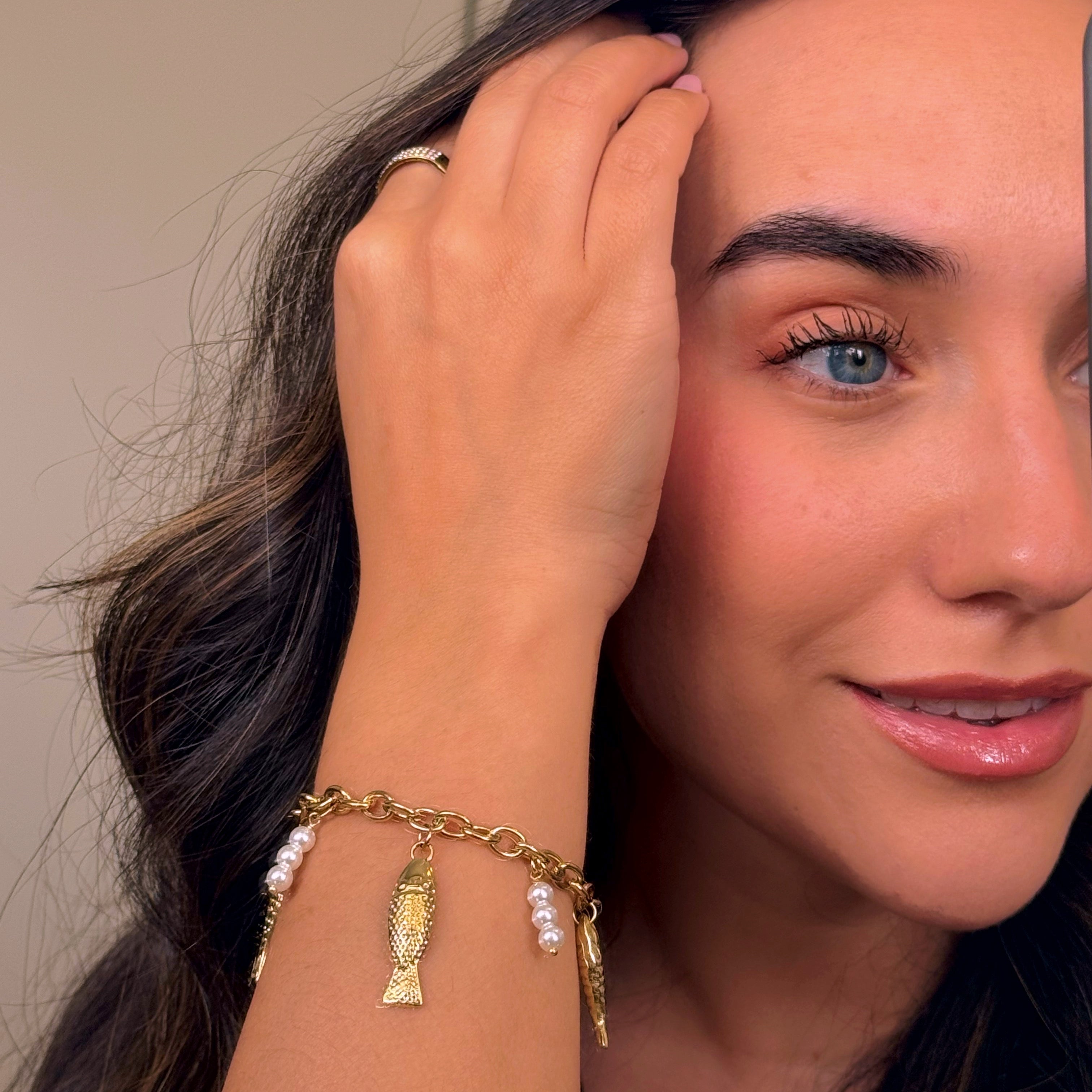 𝐄𝐝𝐢𝐜̧𝐚̃𝐨 𝐋𝐢𝐦𝐢𝐭𝐚𝐝𝐚 𝐕𝐞𝐫𝐚̃𝐨 🐚 Pulseira corrente com peixes e pérolas | Dourado
