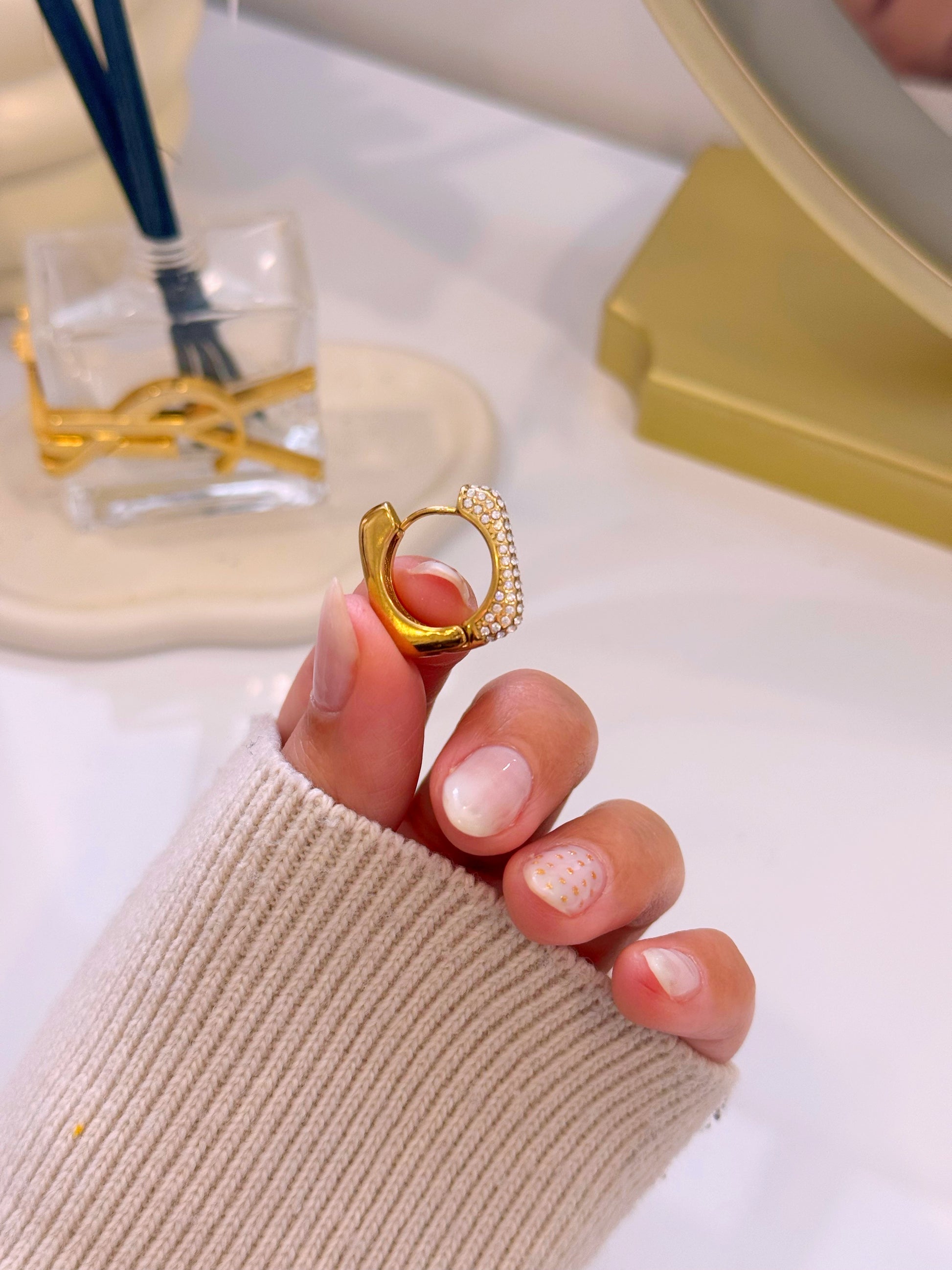 Argolas elegantes • quadradas com brilhantes | Dourado