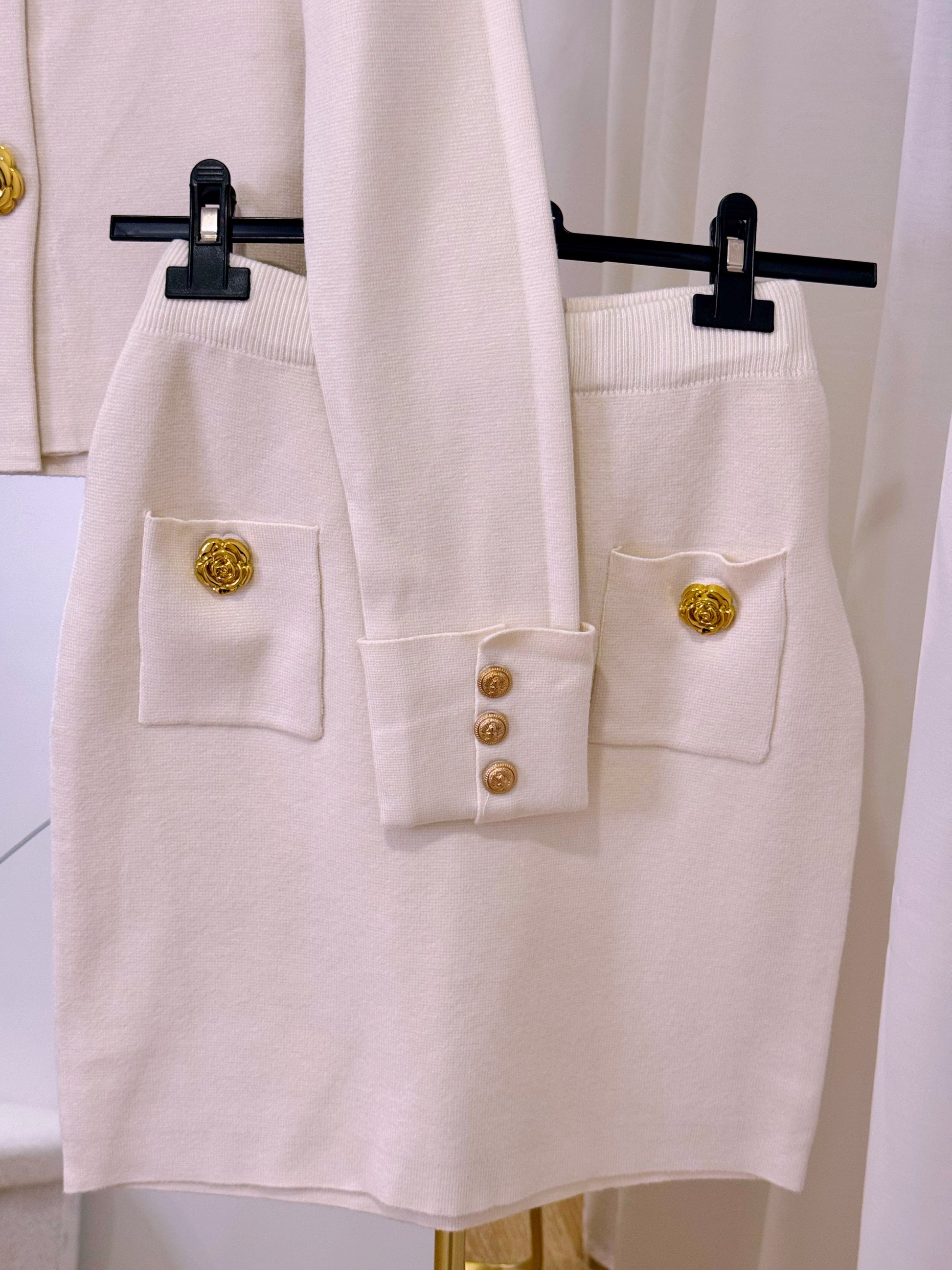 Conjunto de malha elegante • Saia e Cardigan | Branco