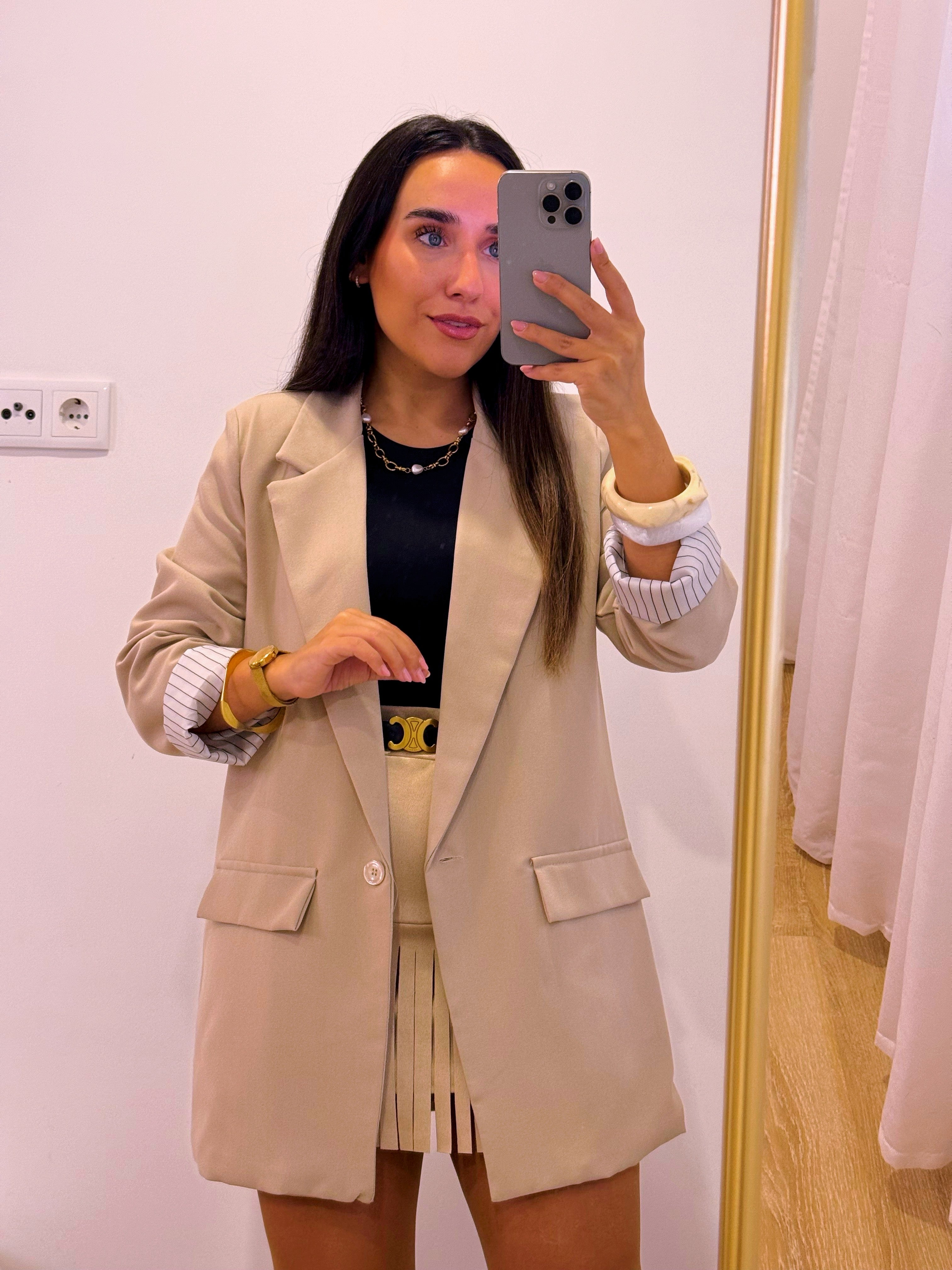 Blazer liso de corte reto com forro de risca diplomática | Bege