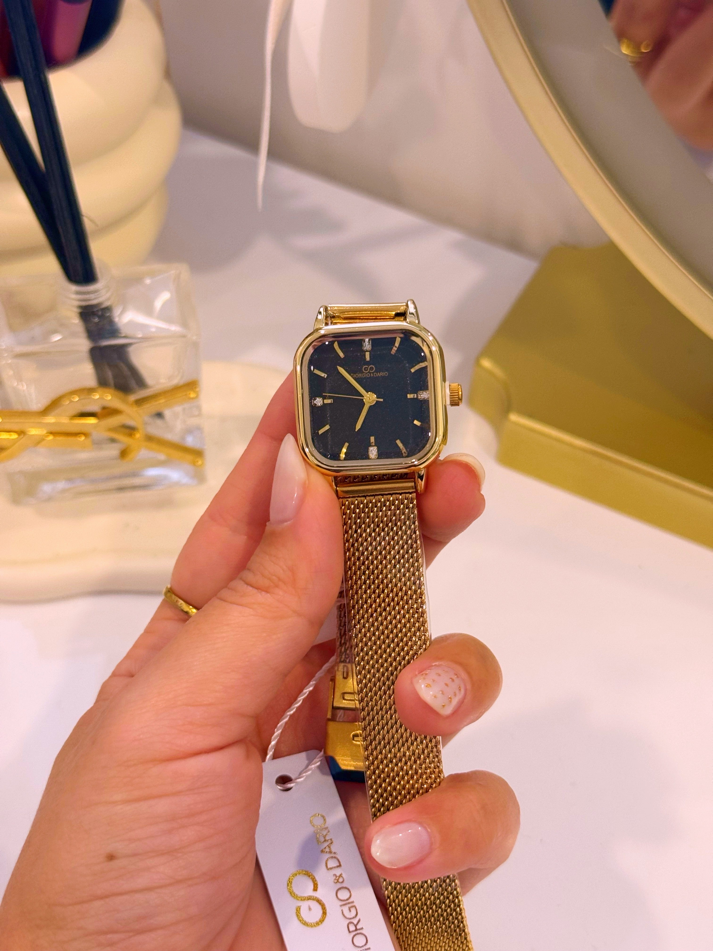 Relógio analógico mostrador quadrado com textura | Dourado com fundo preto