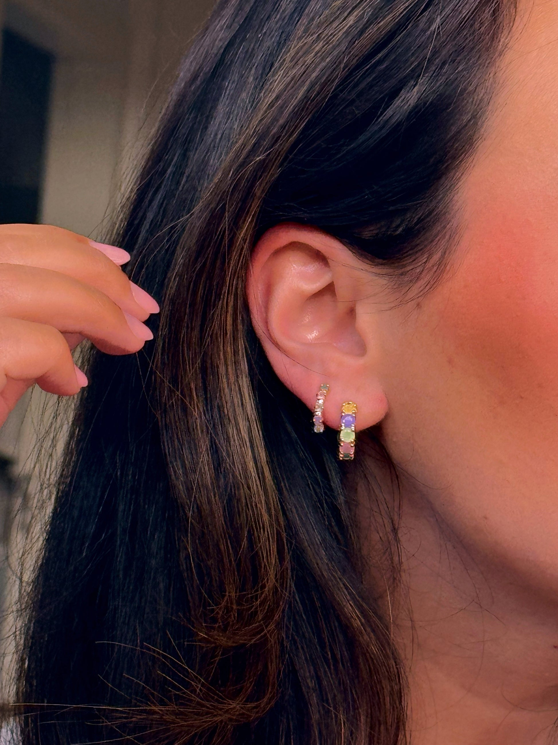Argolinhas com pedrinhas e brilhantes • Dourado | Cores Pastel