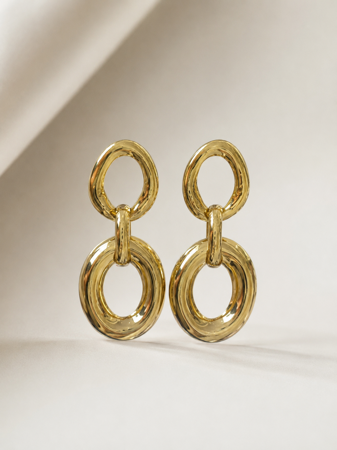 Brincos de argolas ovais entrelaçadas | Dourado