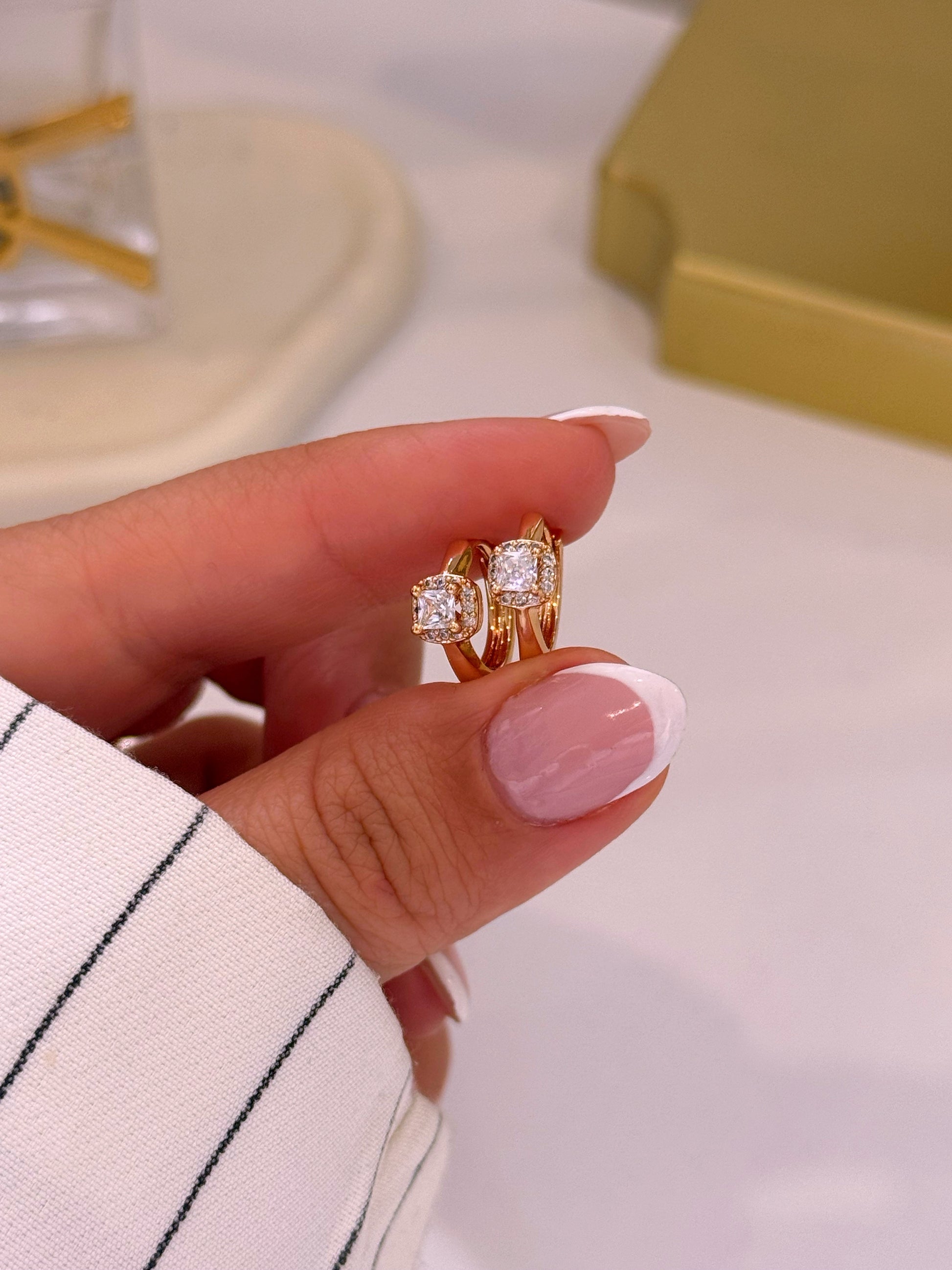 Argolinhas lisas com brilhante quadrado | Rose Gold