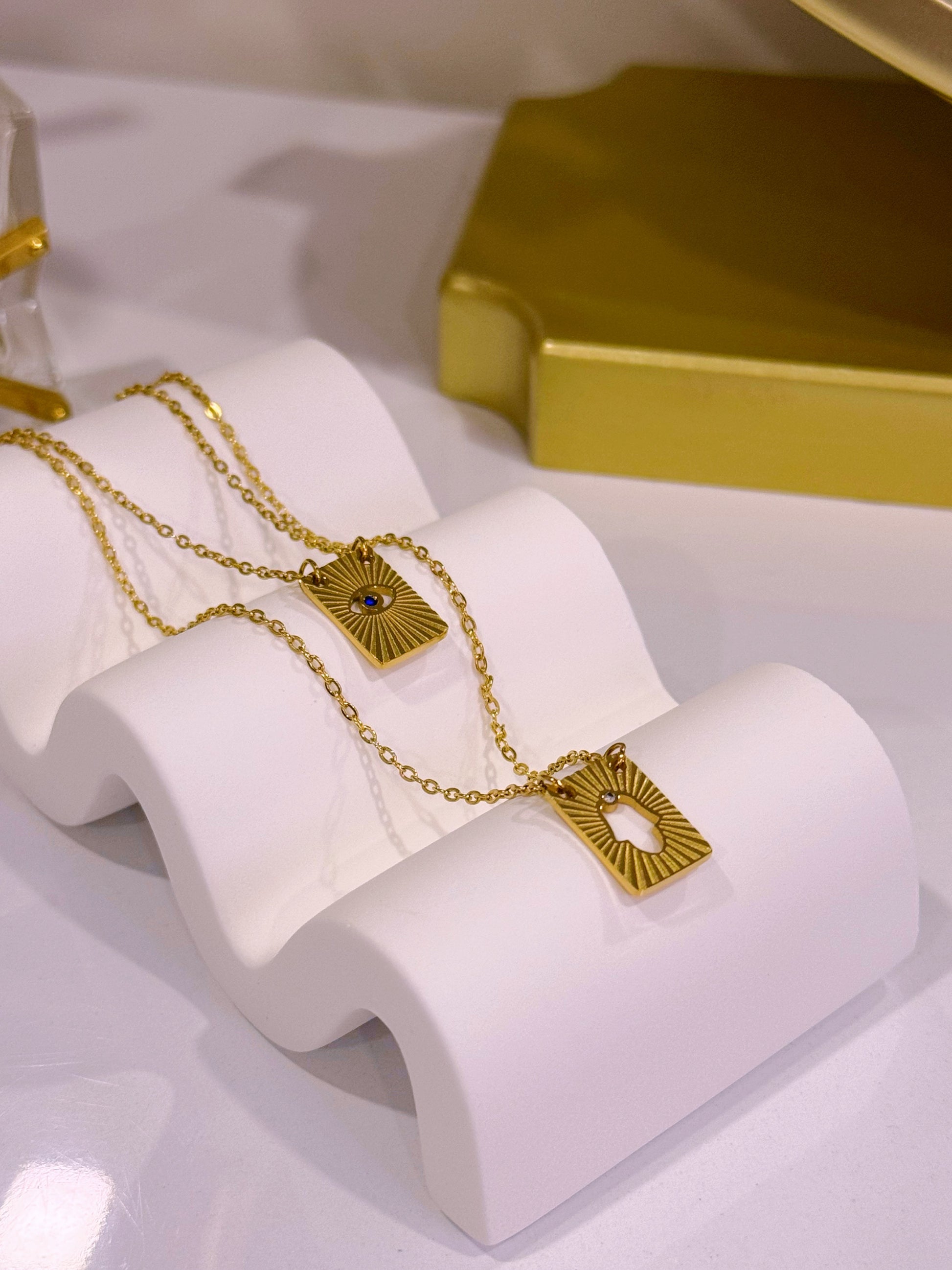Escapulário com olho grego e mão de Fátima | Dourado