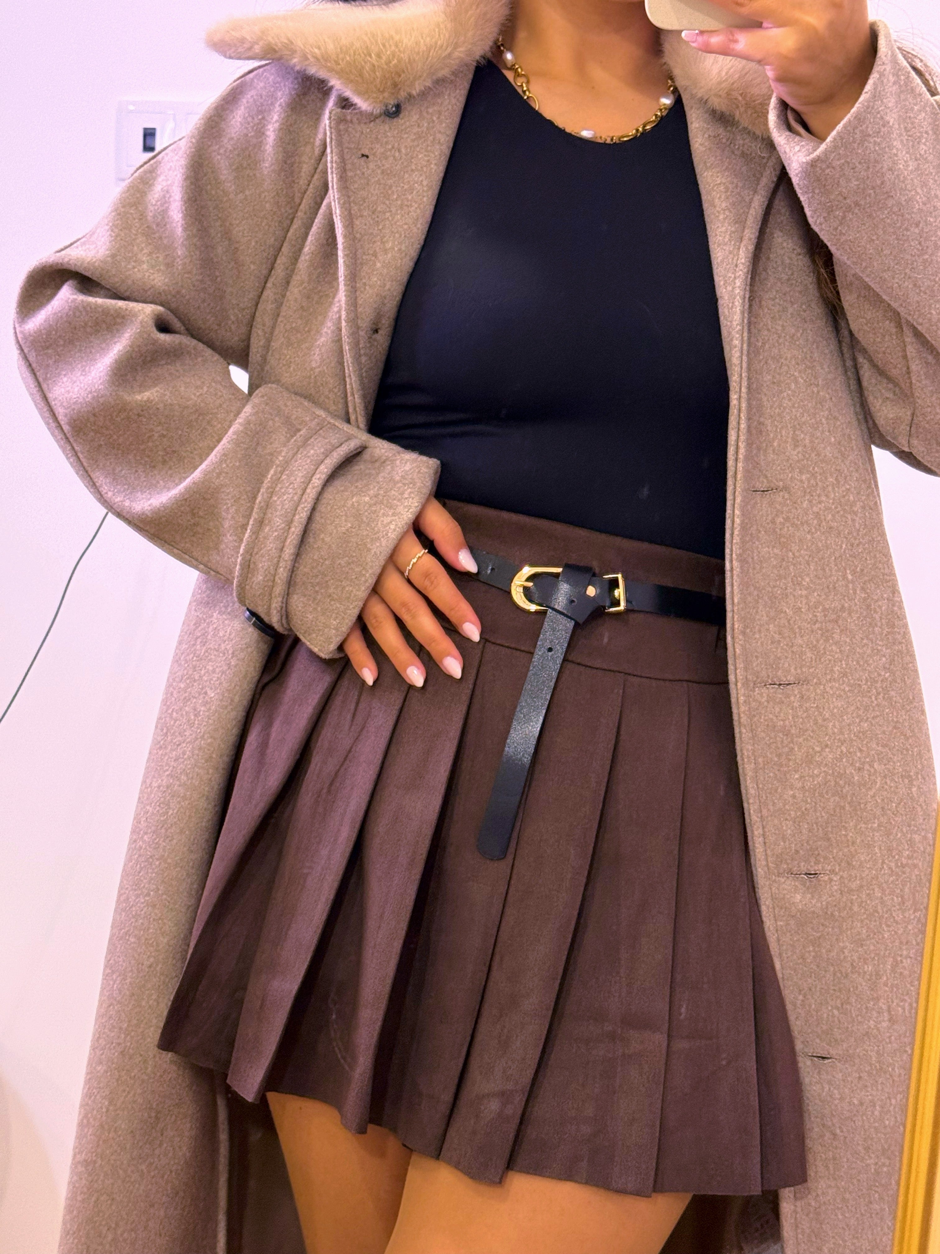 Saia-Calção em pele de pêssego com preguinhas | Castanho