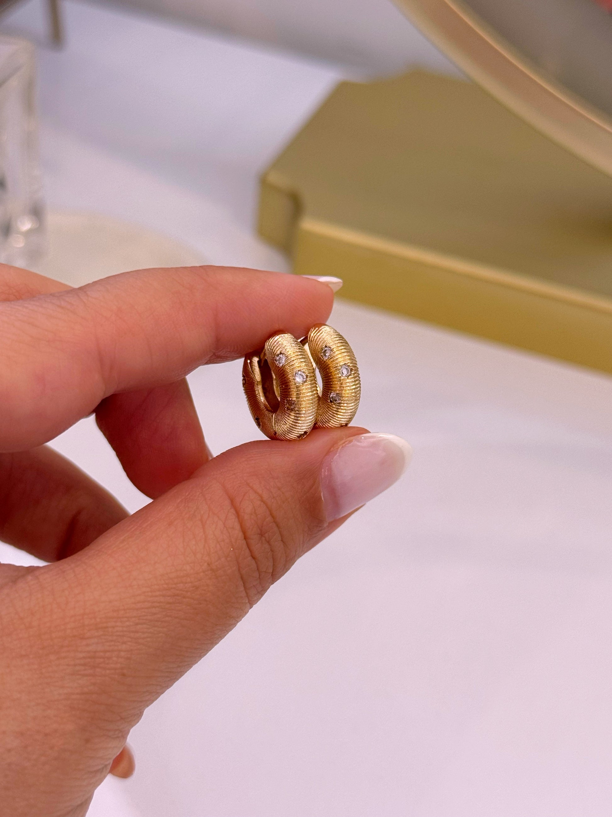 Argolas efeito texturizado e brilhantes | Dourado