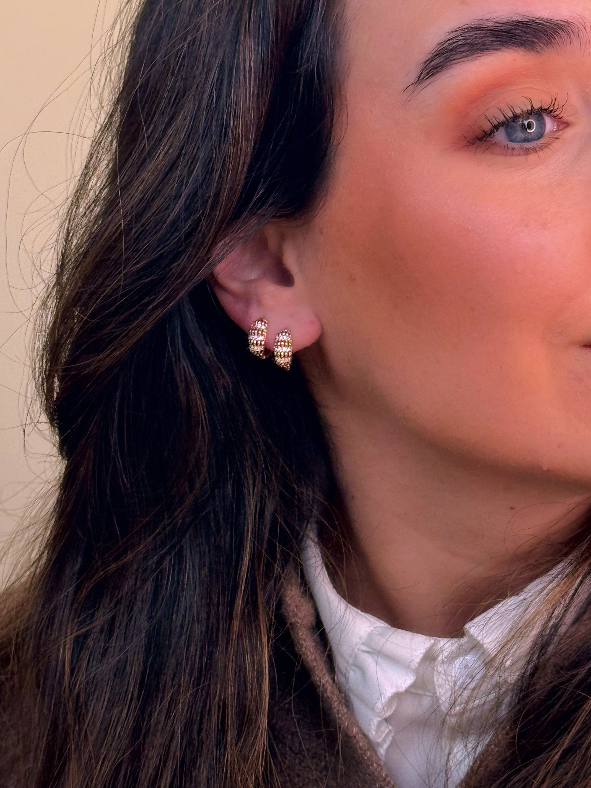 Argolinhas efeito oval com brilhantes e aberturas | Rose Gold