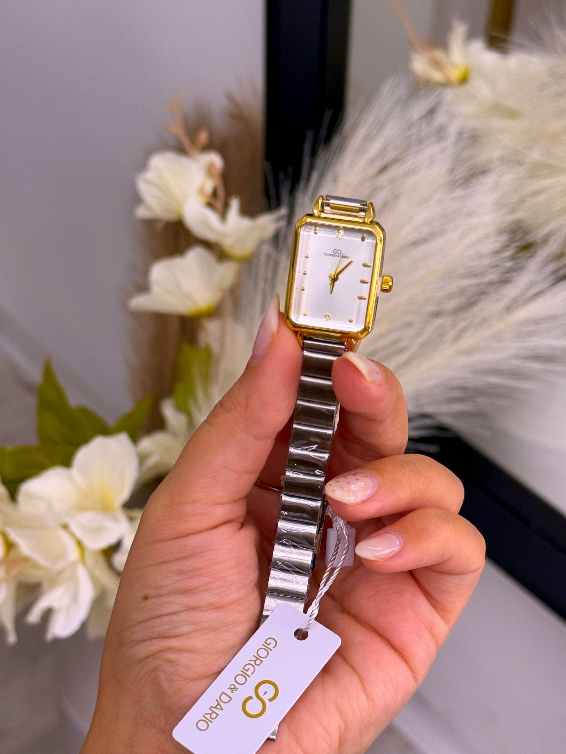 Relógio analógico com mostrador retangular | Mix prata e dourado