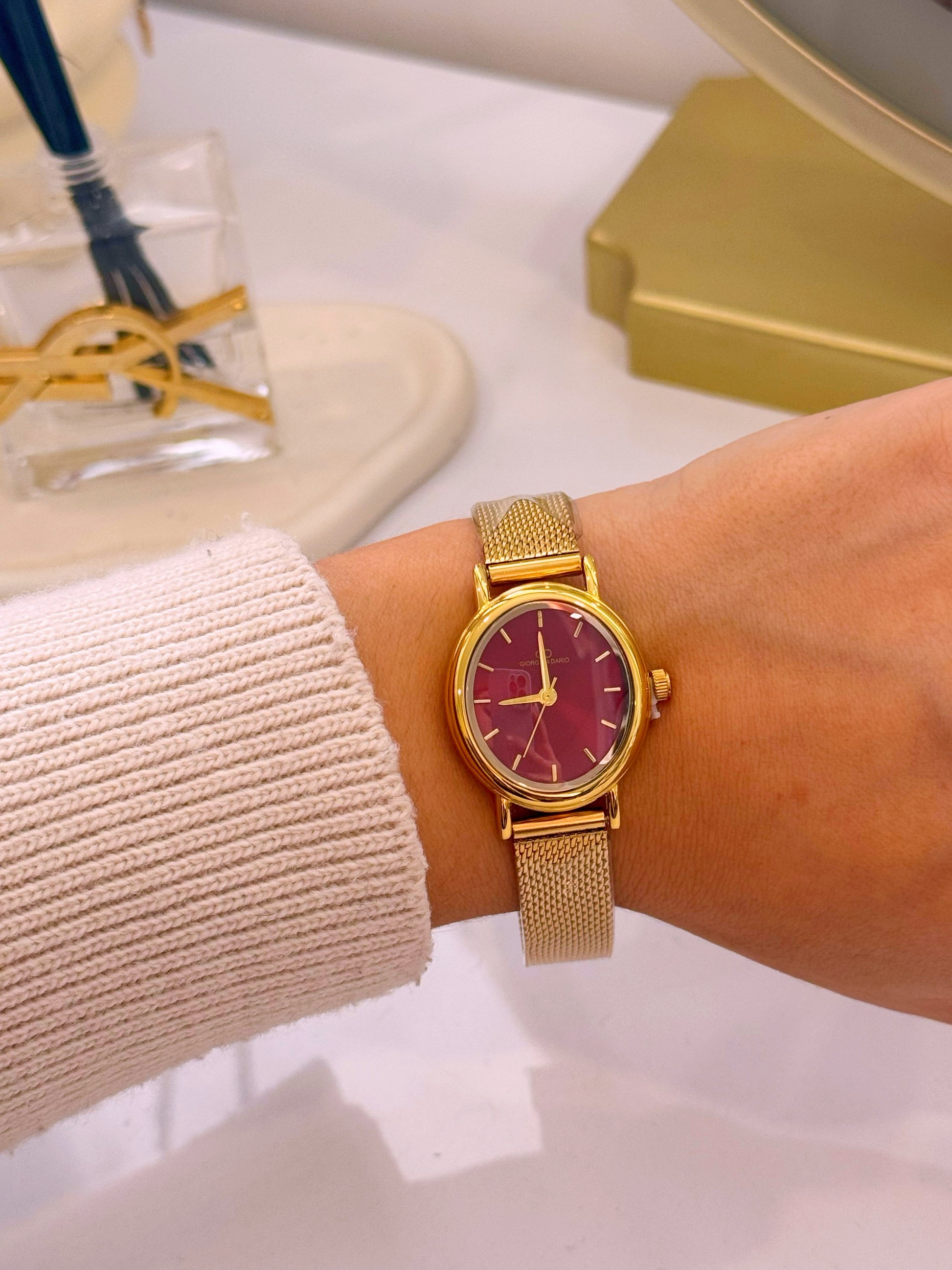 Relógio analógico com mostrador redondo | Bordô