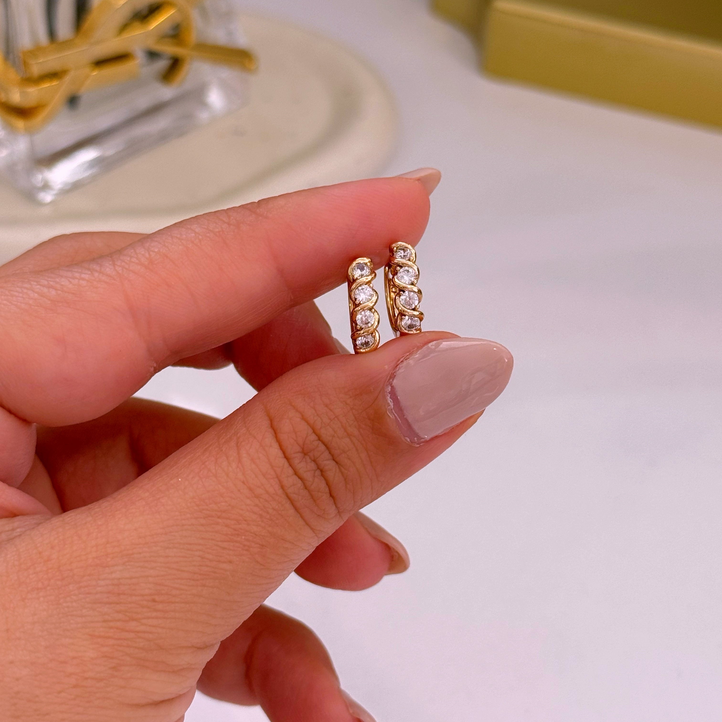 Mini argolinhas torcidas com brilhantes | Rose Gold