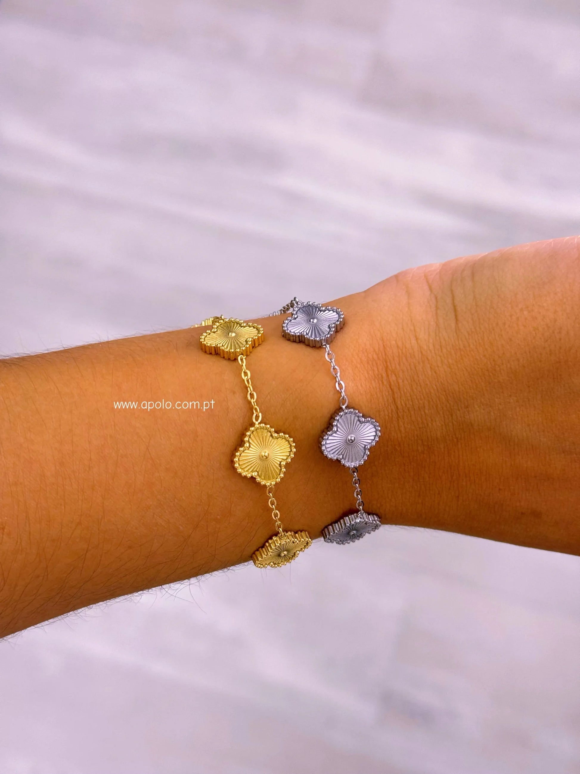 Pulseira 5 trevos com relevos | 2 Cores