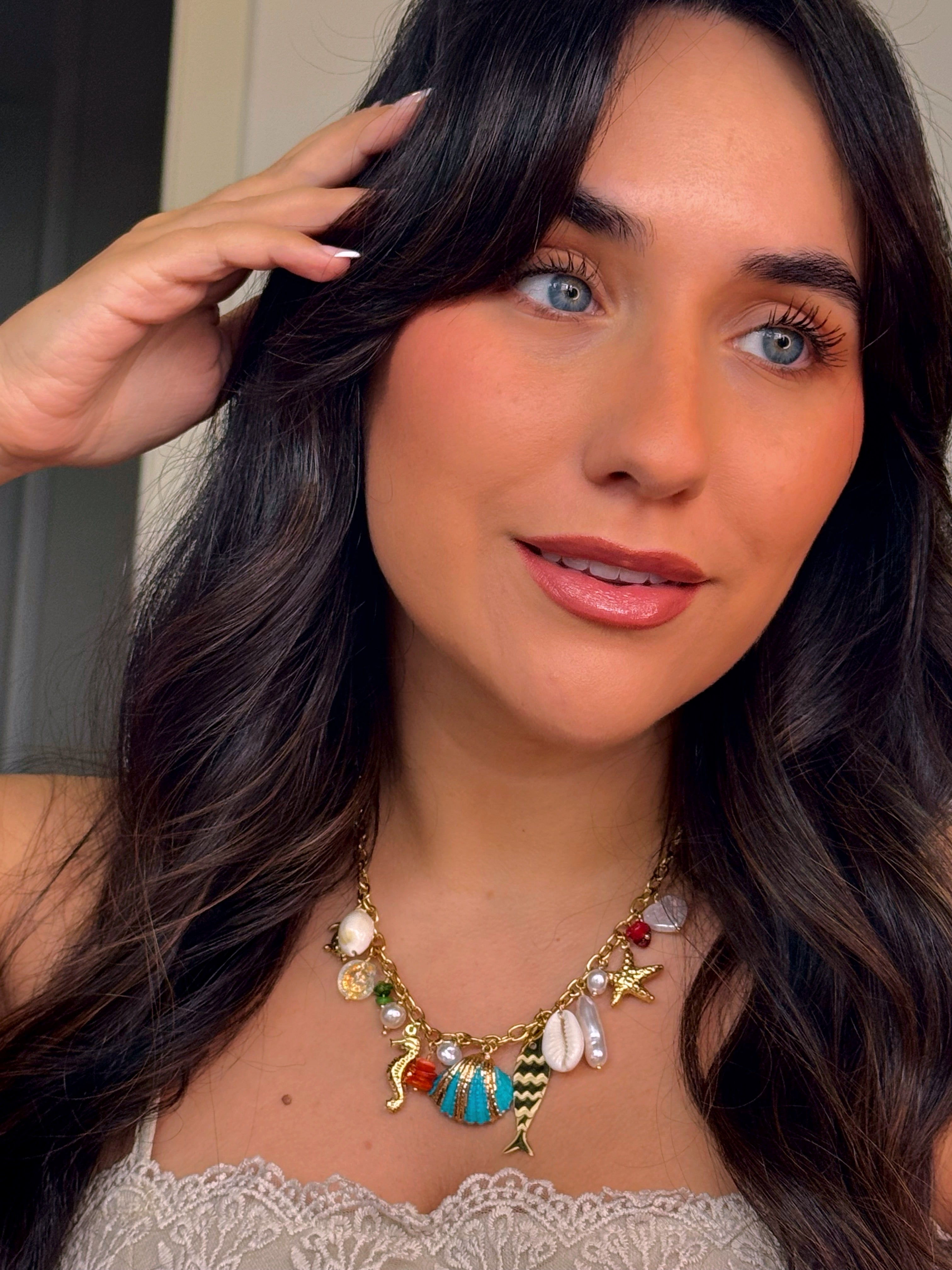 𝐄𝐝𝐢𝐜̧𝐚̃𝐨 𝐋𝐢𝐦𝐢𝐭𝐚𝐝𝐚 𝐕𝐞𝐫𝐚̃𝐨 🐚 Colar corrente com concha turquesa e vários pendentes | Dourado