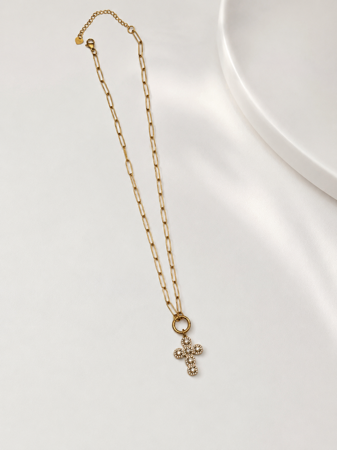 Colar malha corrente com cruz prenchida de brilhantes em pendente | Dourado