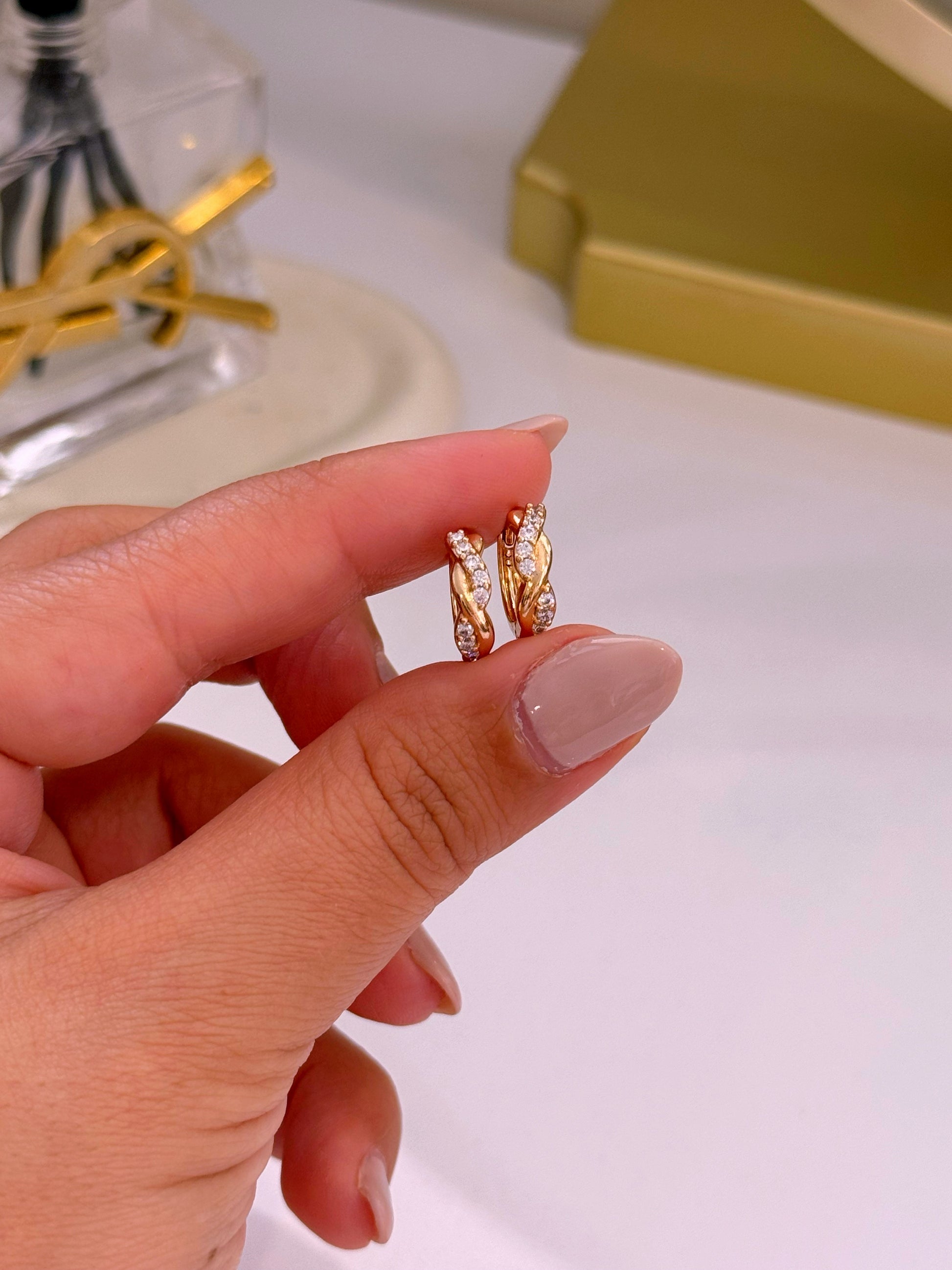 Argolinhas efeito entrelaçado com brilhantes | Rose Gold