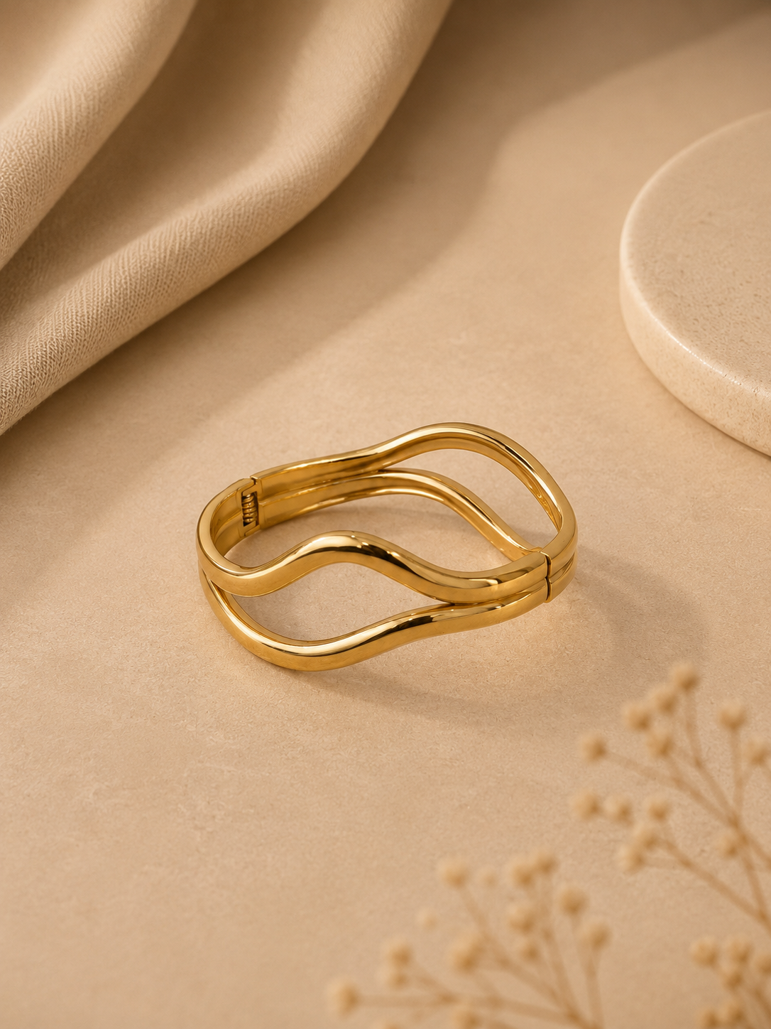 Pulseira rígida com efeito duplo liso formato irregular | Dourado