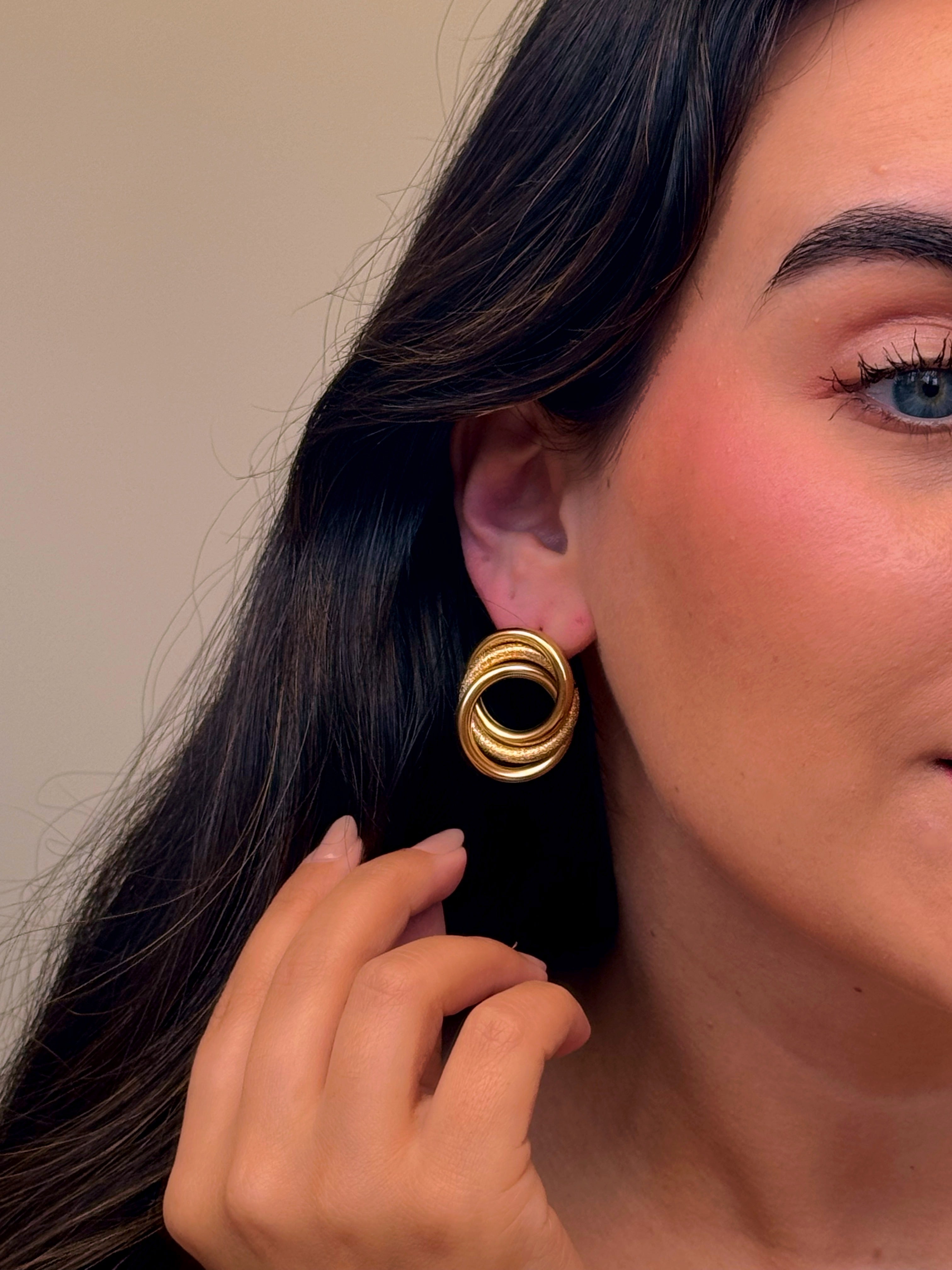 Brincos de argolas entrelaçadas | Dourado