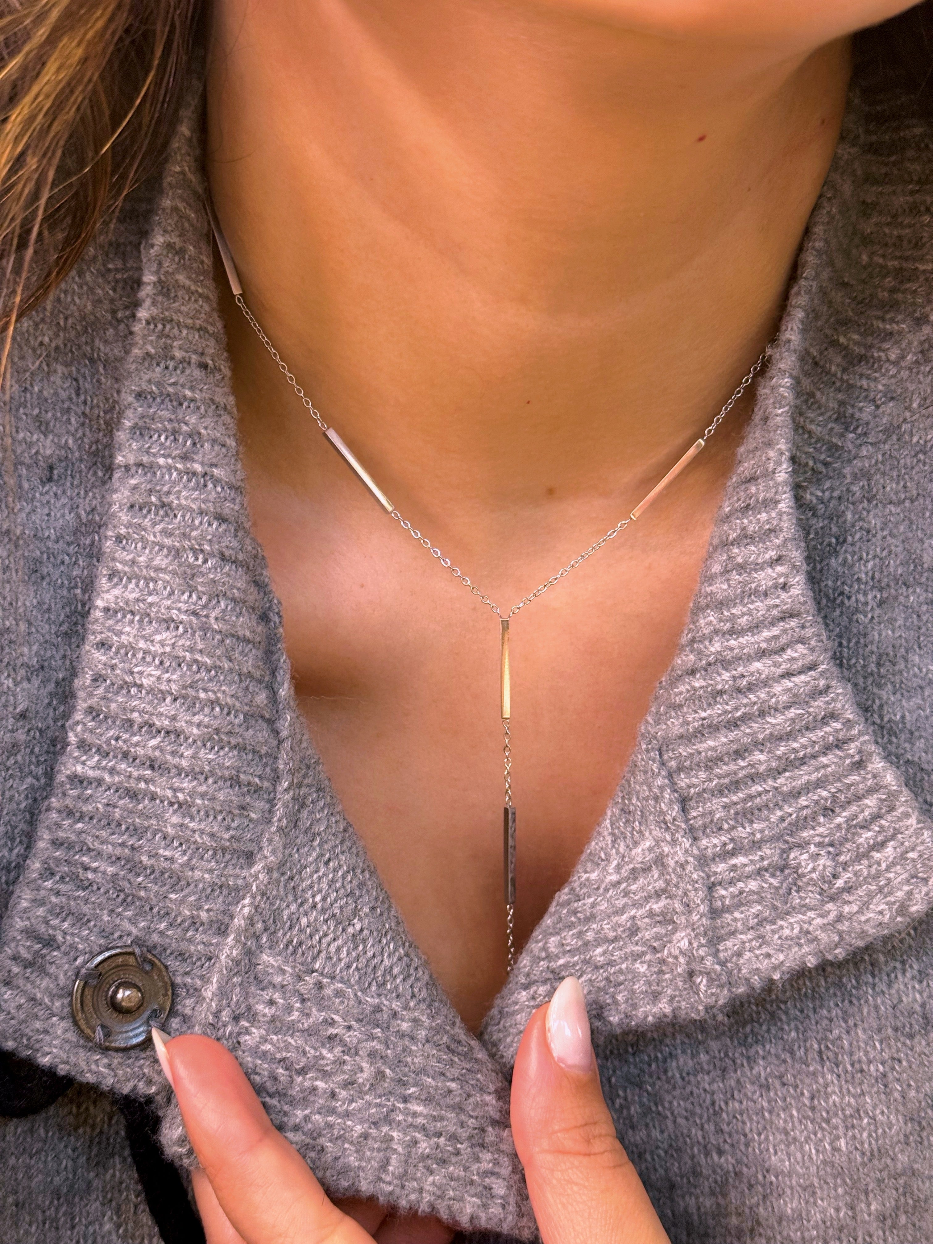 Colar com barrinhas e pendente | Prateado