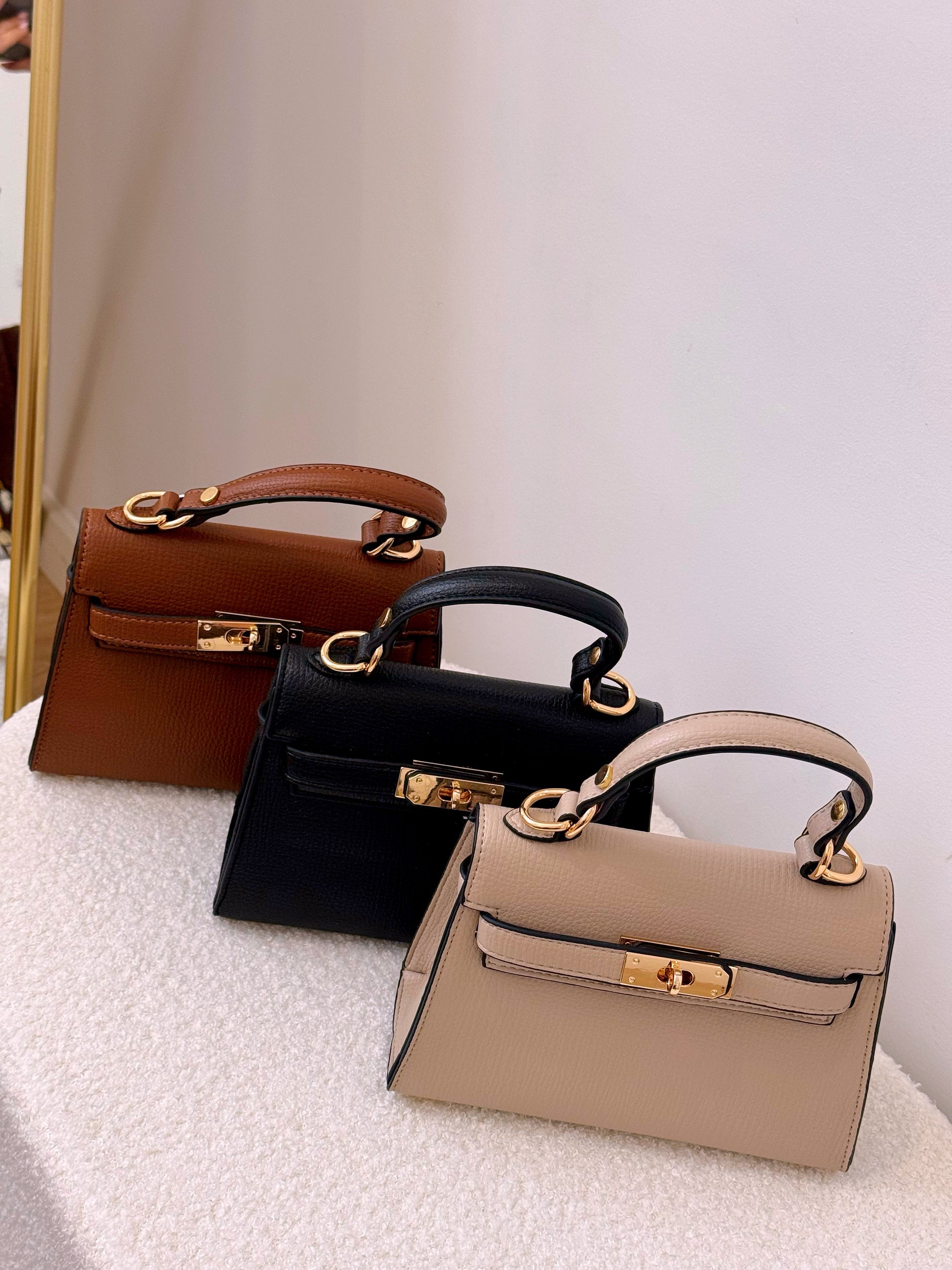 Mala de mão elegante com pormenores dourados | 3 Cores