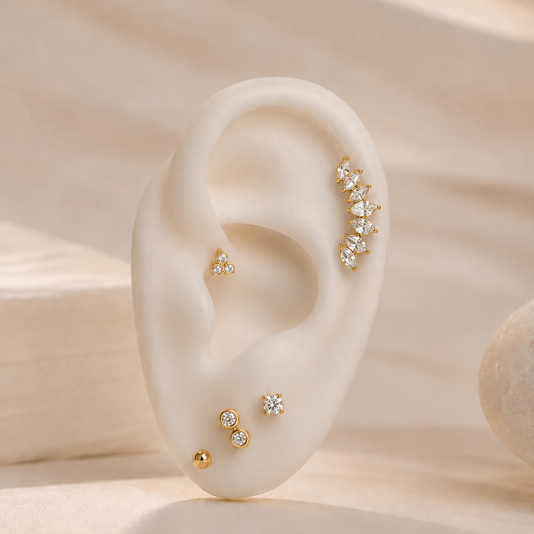 Conjunto de 5 piercings em brilhantes e bolinha | Dourado • aço inoxidável