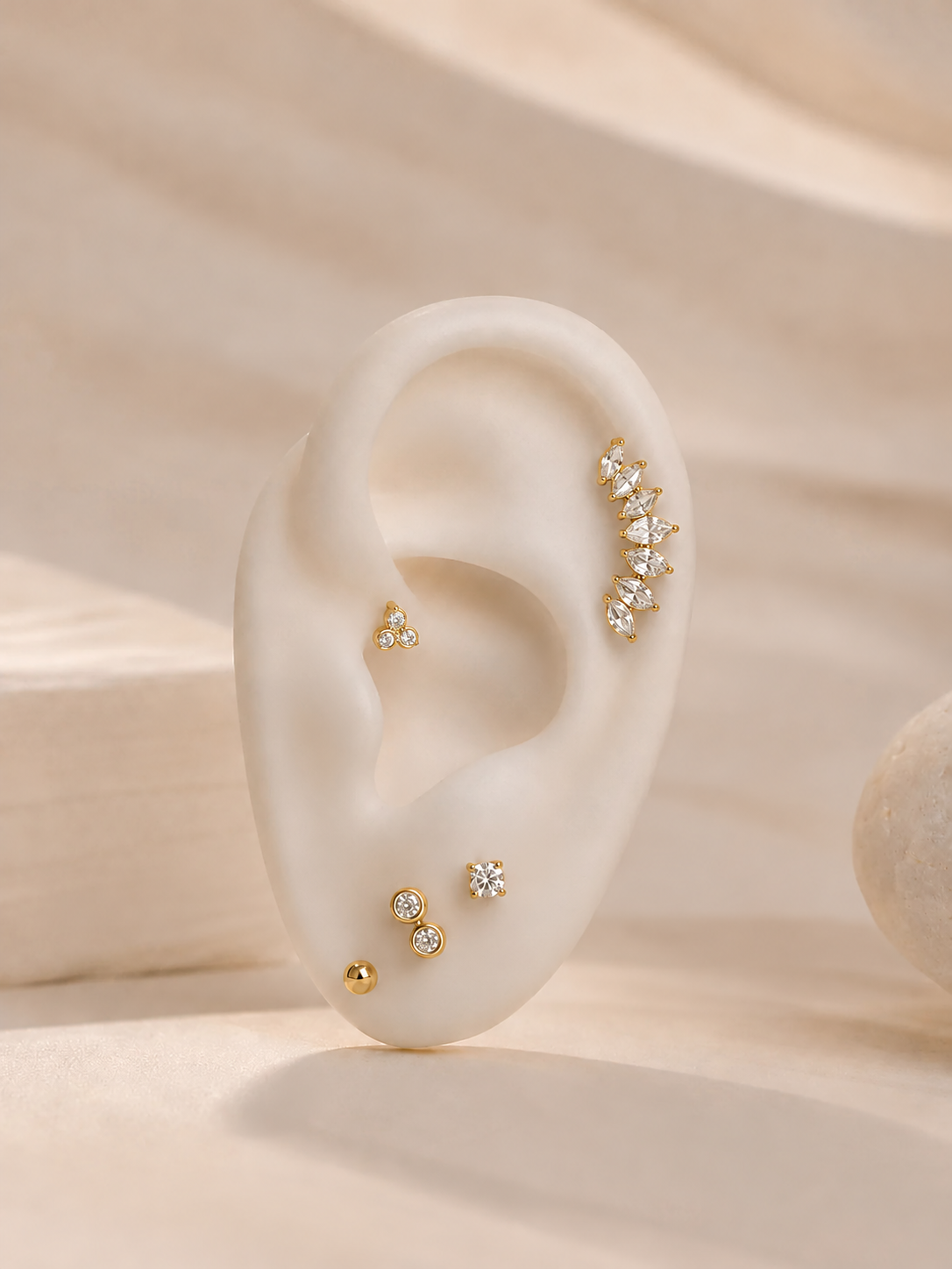 Conjunto de 5 piercings em brilhantes e bolinha | Dourado • aço inoxidável
