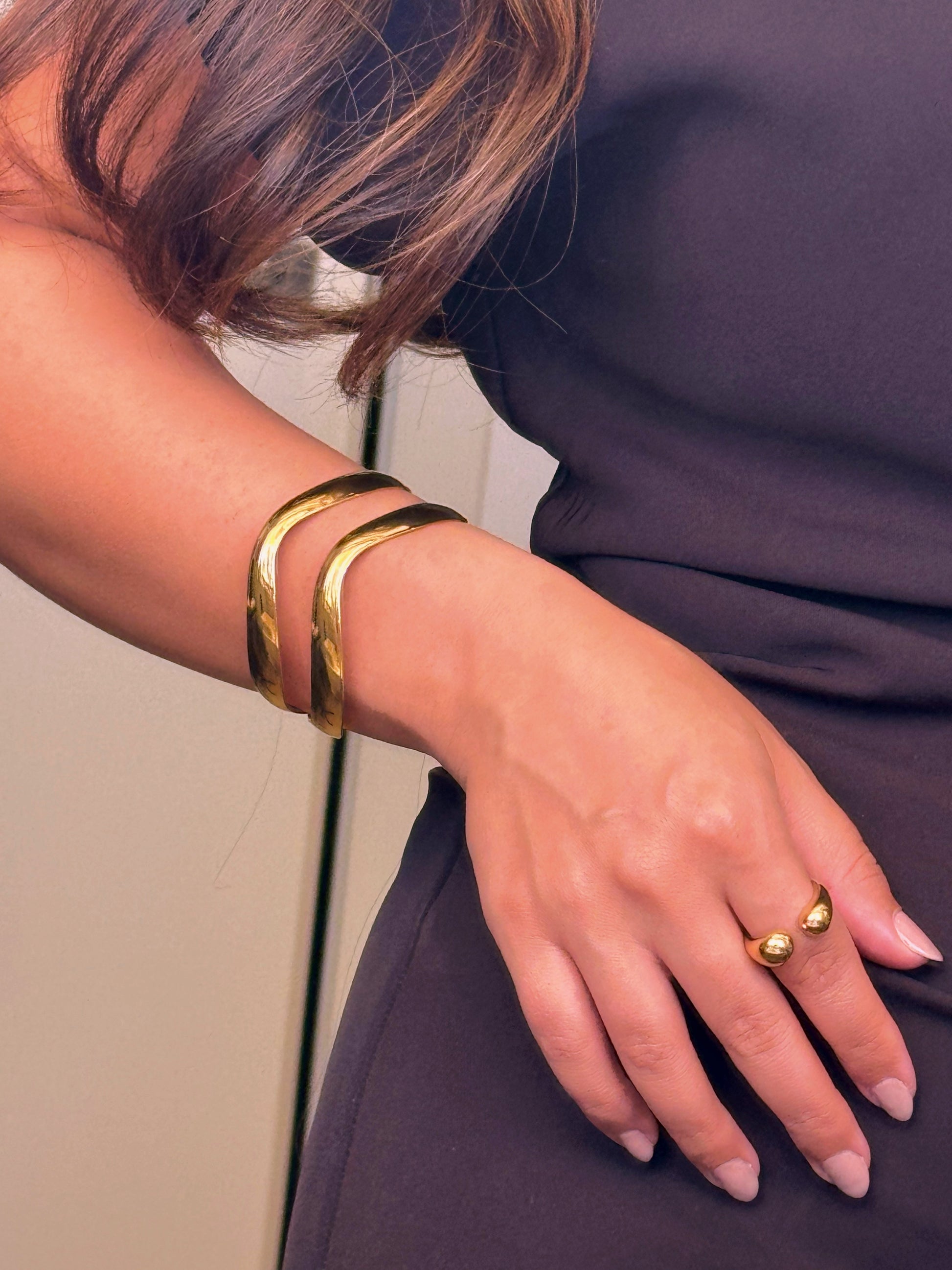 Pulseira rígida com efeito duplo liso formato irregular | Dourado